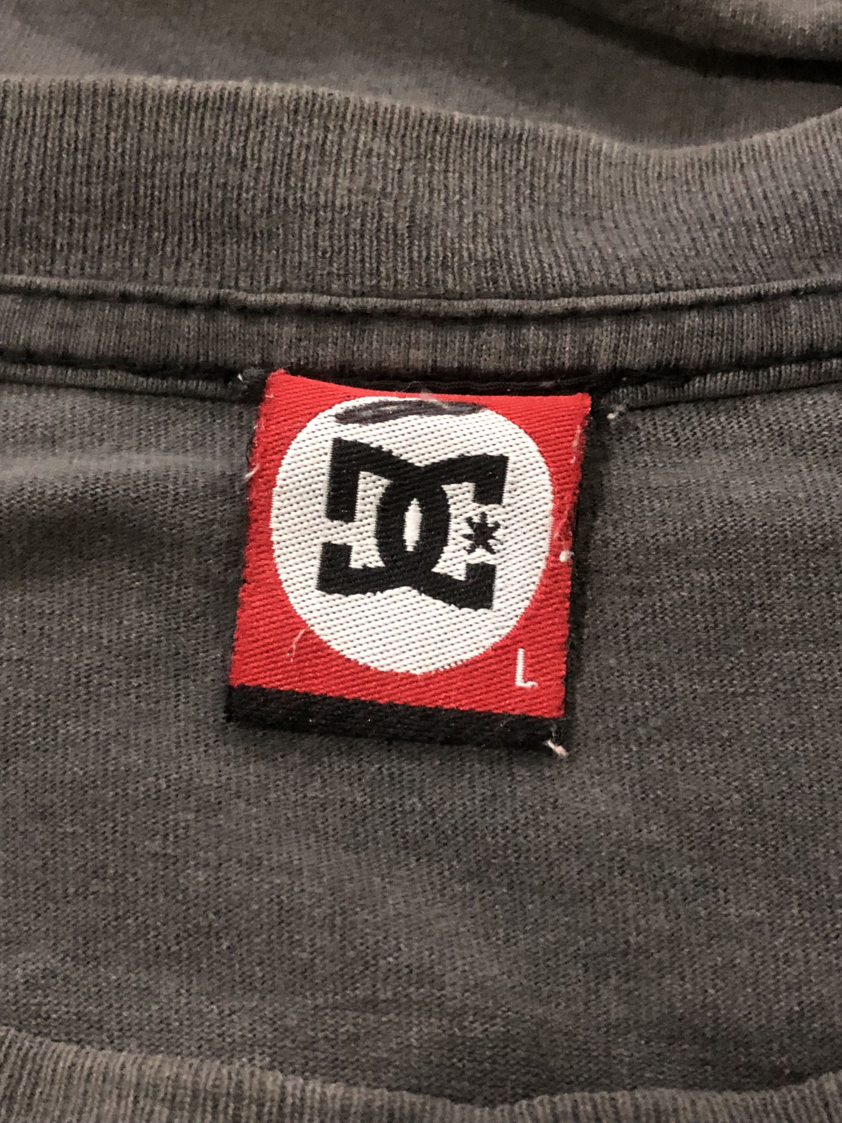 DC Vintage Very Worn DCSHOECOUSA Skateboard T-shirts Size US L / EU 52-54 / 3 - 6 Thumbnail