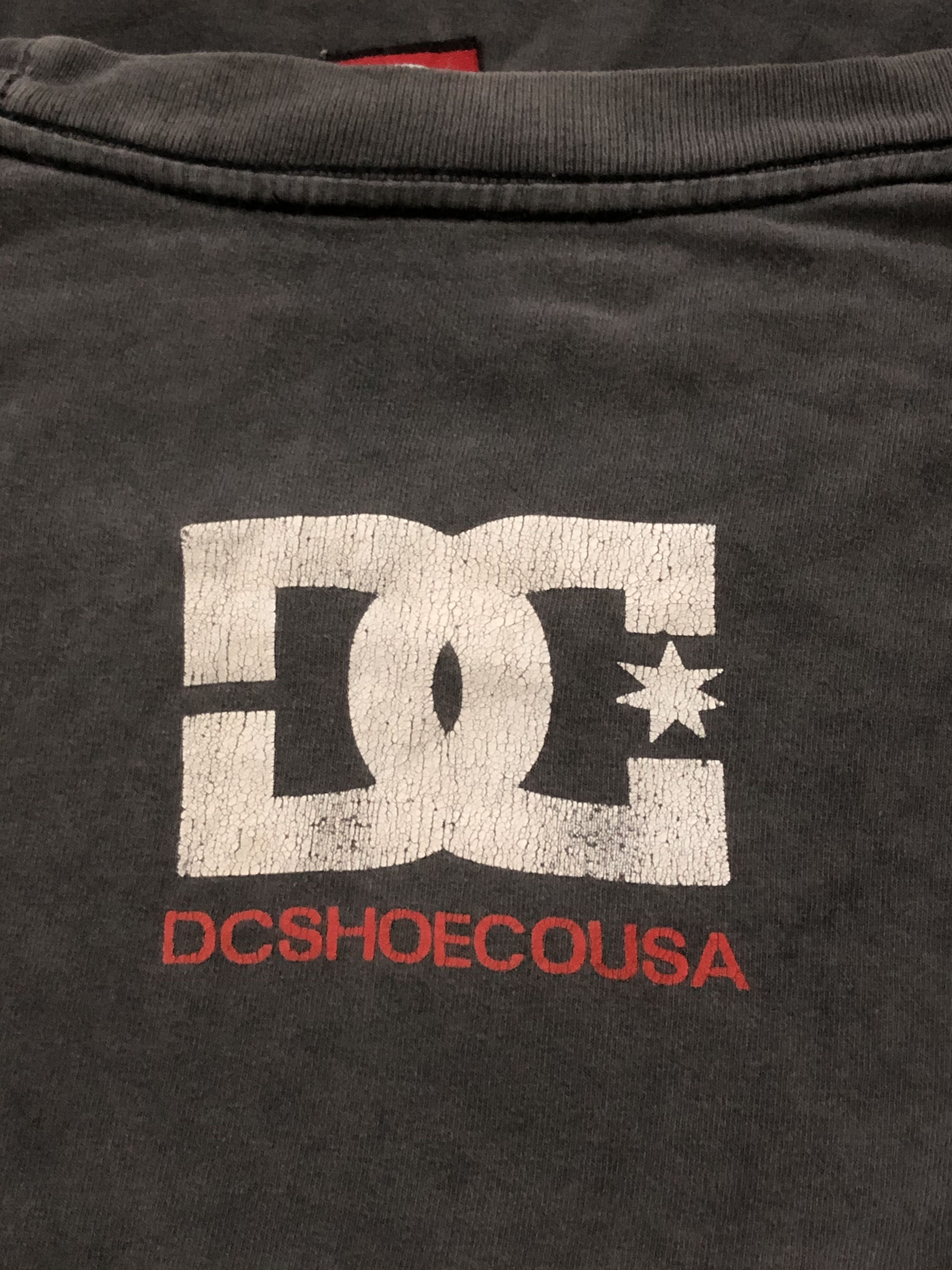DC Vintage Very Worn DCSHOECOUSA Skateboard T-shirts Size US L / EU 52-54 / 3 - 4 Thumbnail