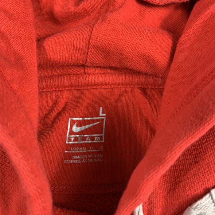 Middle logo nike discount hoodie