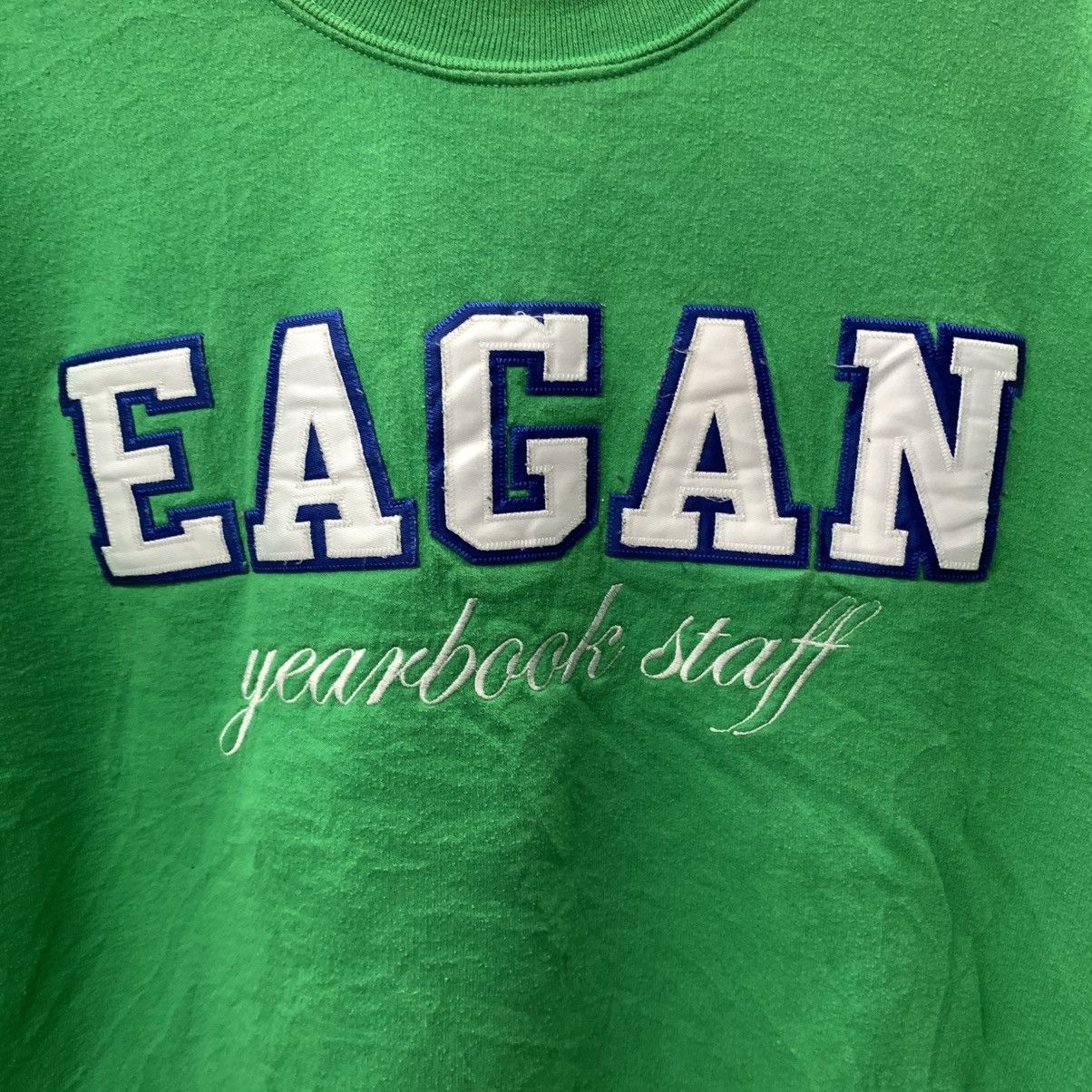 Gildan Vintage Eagan Yearbook Staff Crewneck Sweatshirt Size US M / EU 48-50 / 2 - 6 Thumbnail