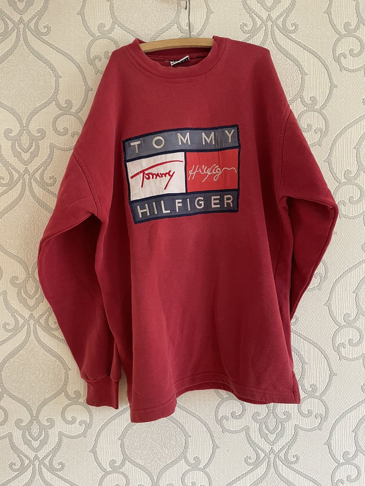 Tommy Hilfiger × Vintage Vintage Tommy Hilfiger Big Logo Sweatshirt Size US L / EU 52-54 / 3 - 1 Thumbnail
