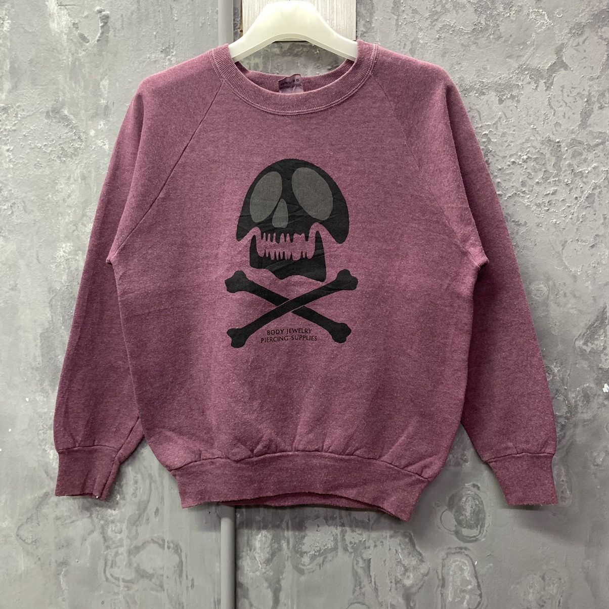 Fruit Of The Loom Vintage 90s Skull Piercing Supplies Crewneck Sweatshirt Size US M / EU 48-50 / 2 - 2 Thumbnail