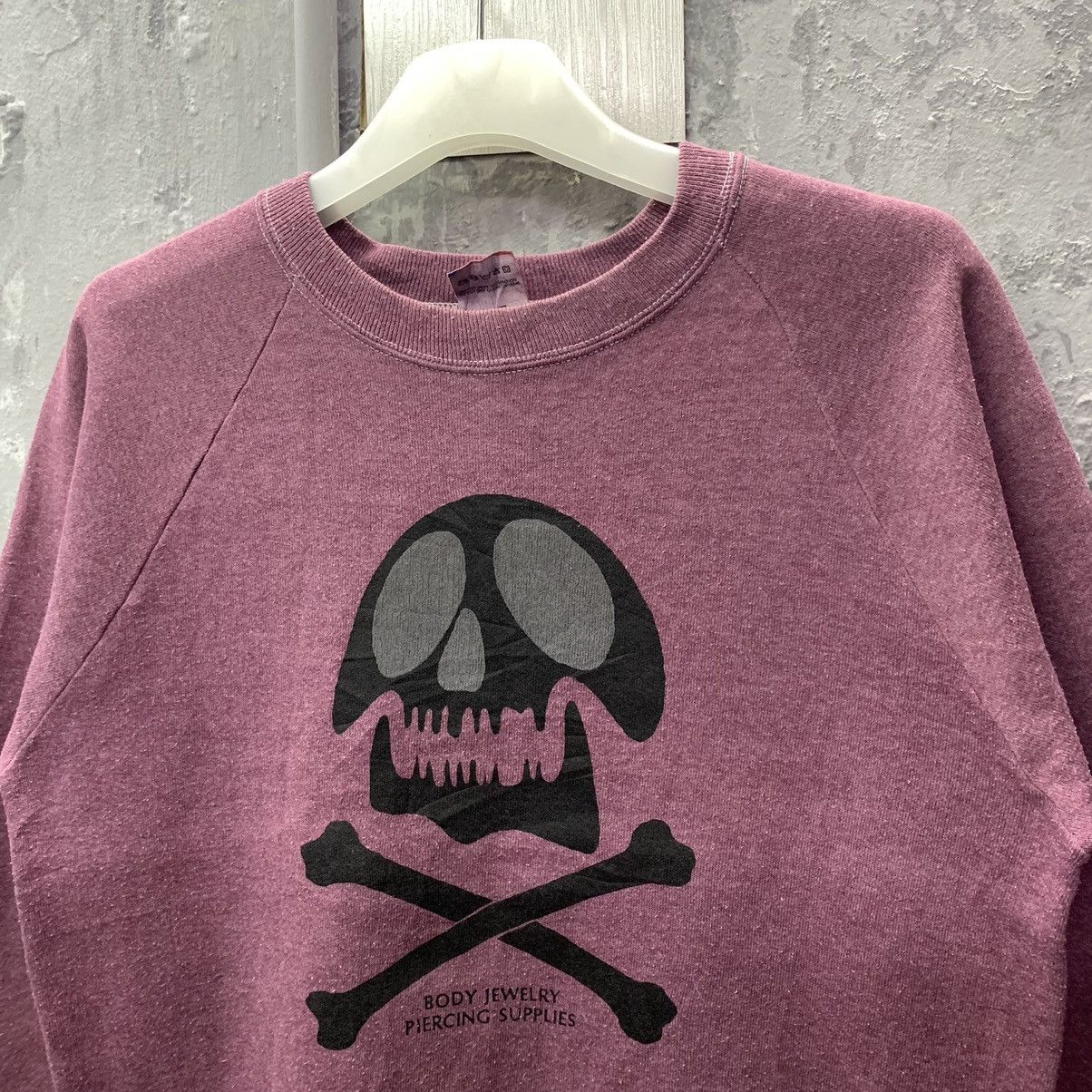 Fruit Of The Loom Vintage 90s Skull Piercing Supplies Crewneck Sweatshirt Size US M / EU 48-50 / 2 - 3 Thumbnail