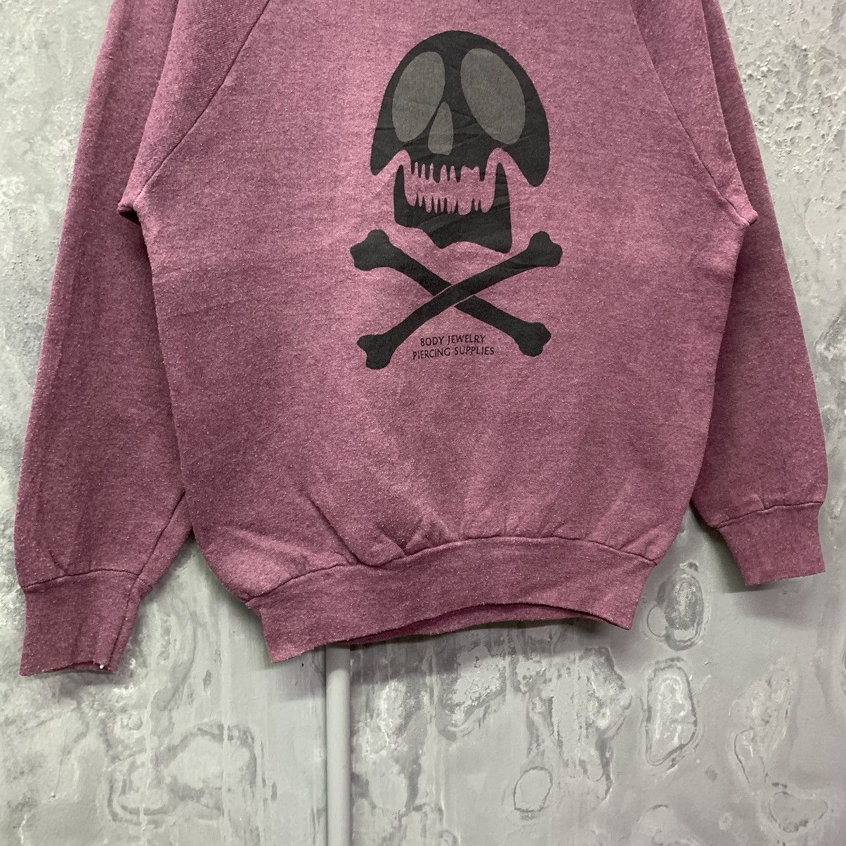 Fruit Of The Loom Vintage 90s Skull Piercing Supplies Crewneck Sweatshirt Size US M / EU 48-50 / 2 - 4 Thumbnail