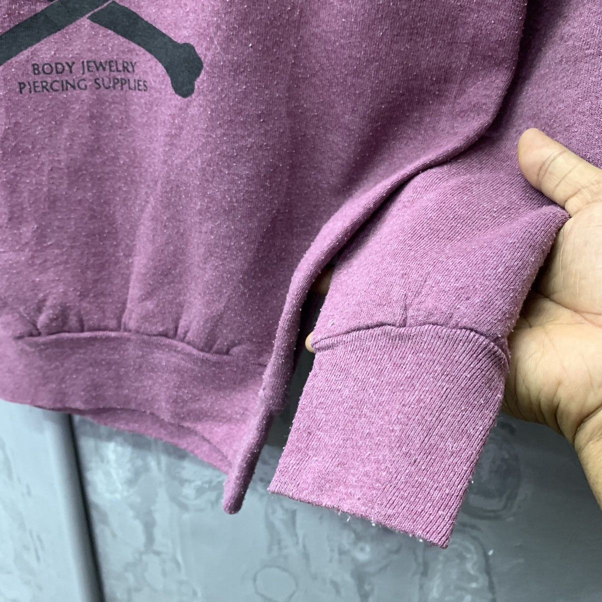 Fruit Of The Loom Vintage 90s Skull Piercing Supplies Crewneck Sweatshirt Size US M / EU 48-50 / 2 - 5 Thumbnail