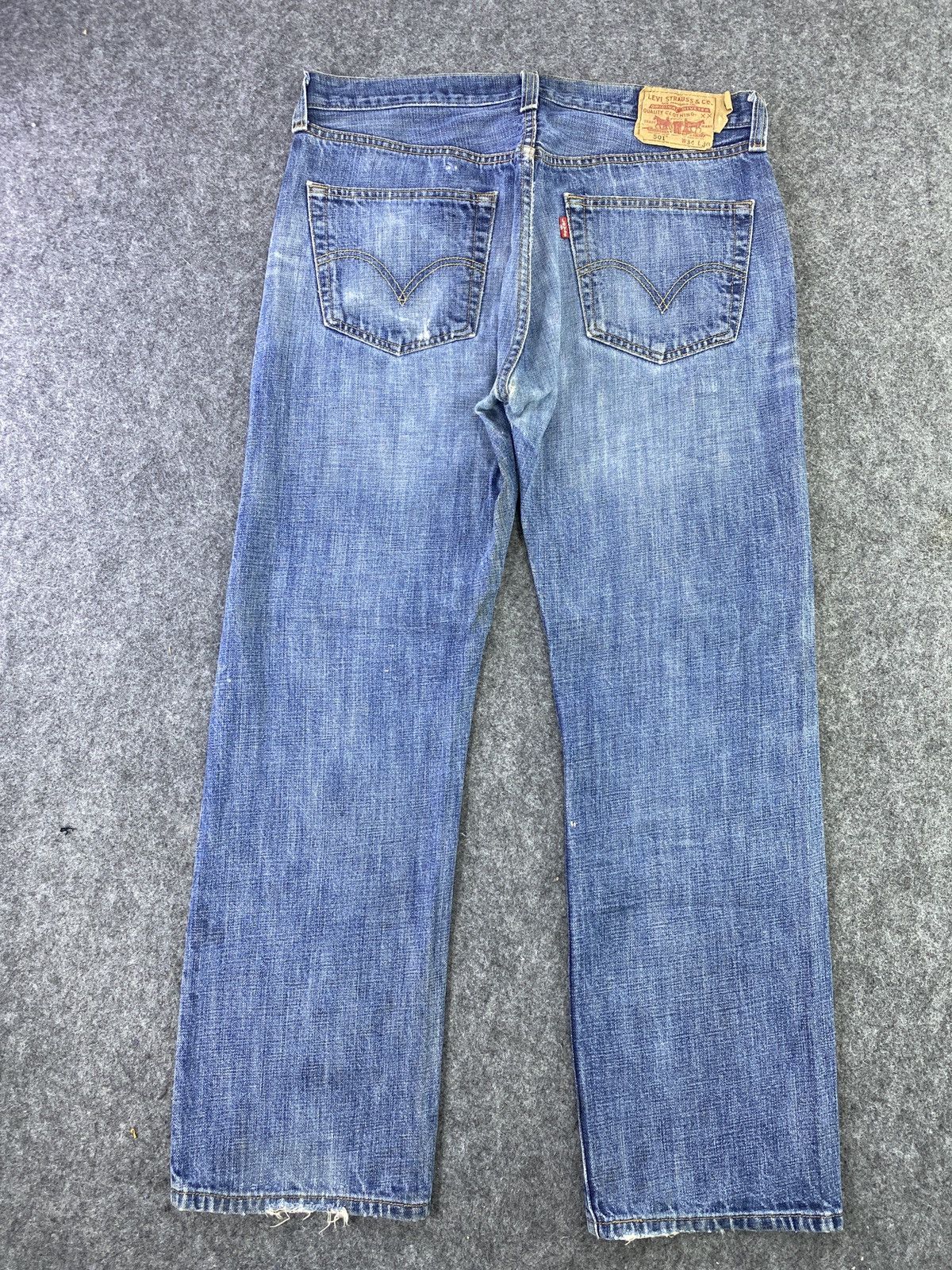 Jean × Levi's × Vintage VINTAGE LEVIS 501 DISTRESSED BLUE WASH JEANS - J023 Size US 34 / EU 50 - 3 Thumbnail