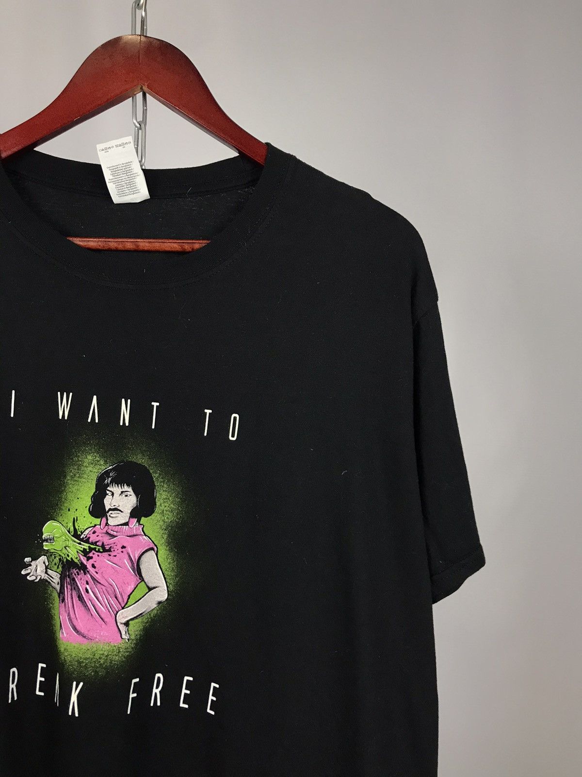 Band Tees Alien x Queen vintage cult movie rock band tee Size US XL / EU 56 / 4 - 2 Thumbnail