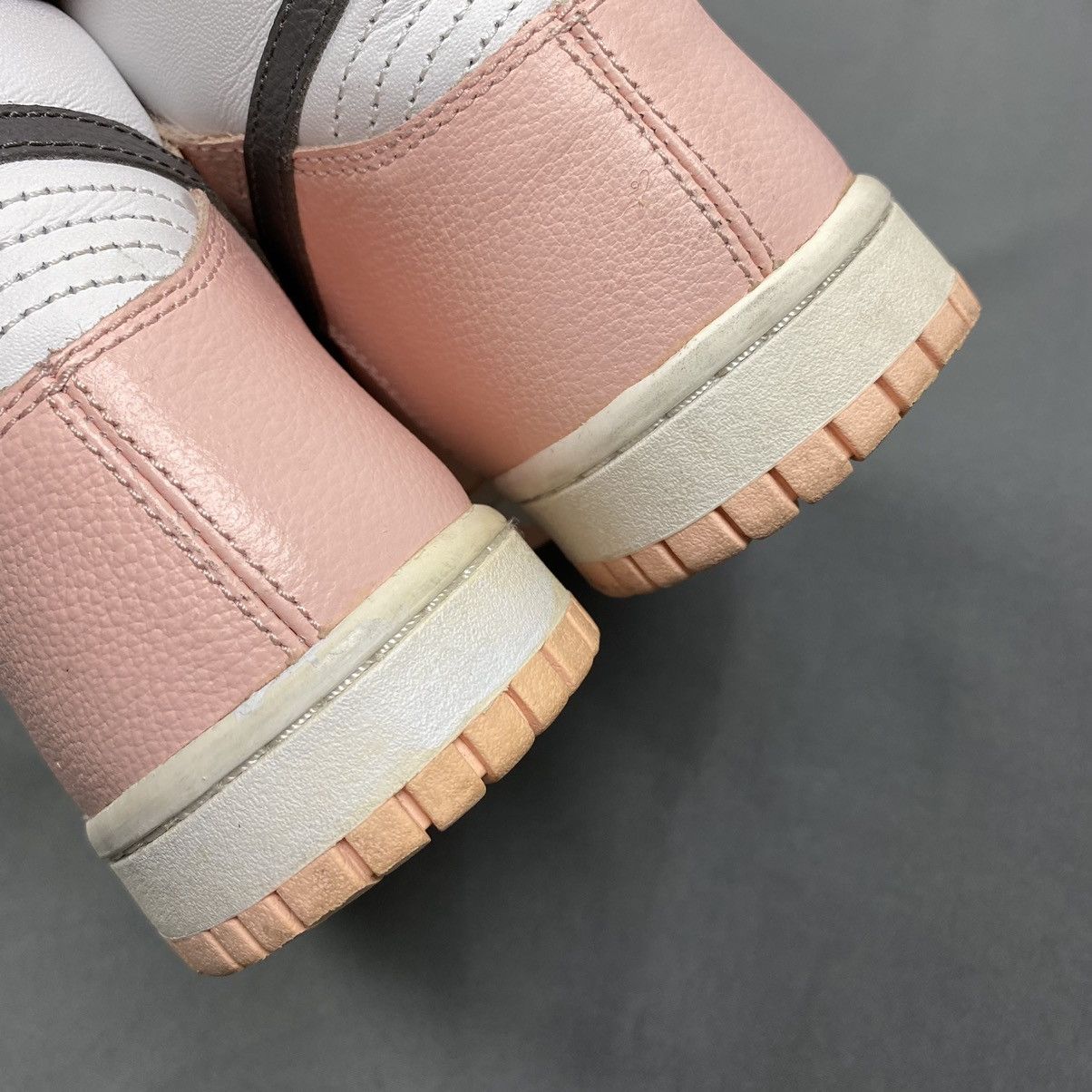 Nike 2004 W’s Nike Dunk High Storm Pink/Midnight Fog-White Size US 7 / IT 37 - 16 Thumbnail