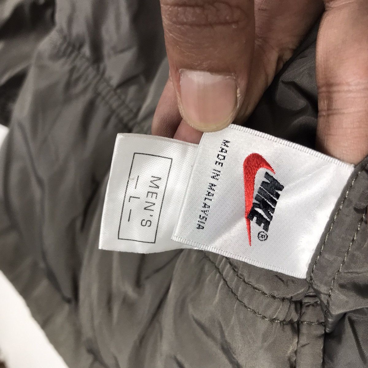 Nike Vintage Nike Swoosh Big Logo Reversible Puffer Jacket Size US L / EU 52-54 / 3 - 20 Thumbnail