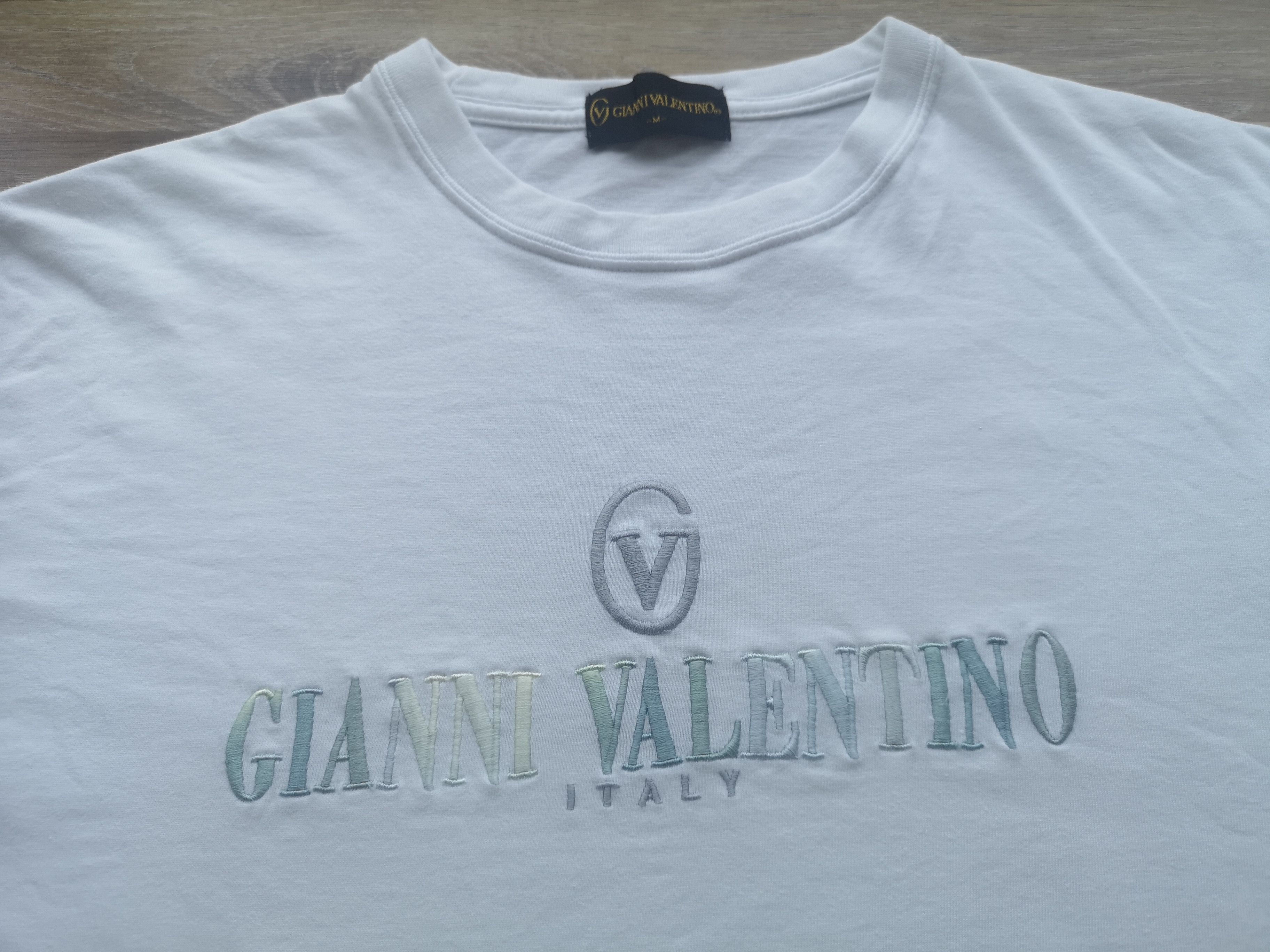 Nice Gianni Valentino Italy Embroidered Spell Out T Shirt