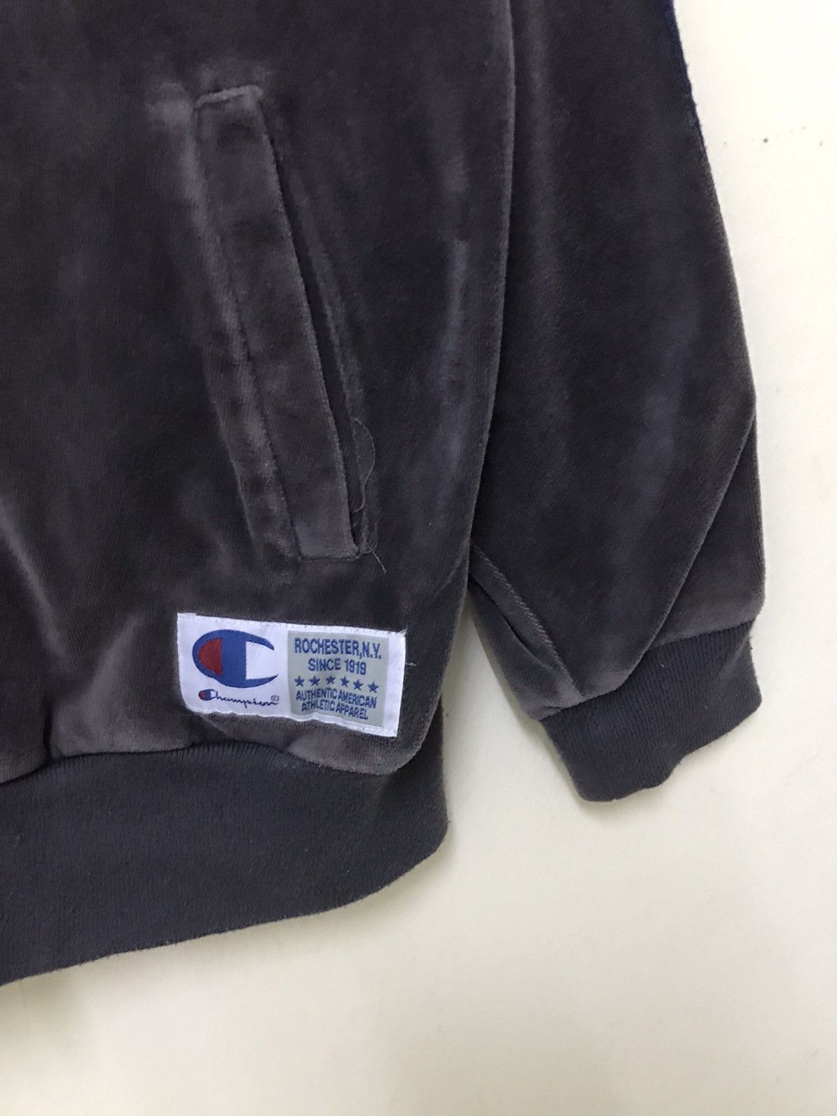 Champion × Vintage Vintage Champion Sweater Big Embroidery Size US S / EU 44-46 / 1 - 7 Thumbnail