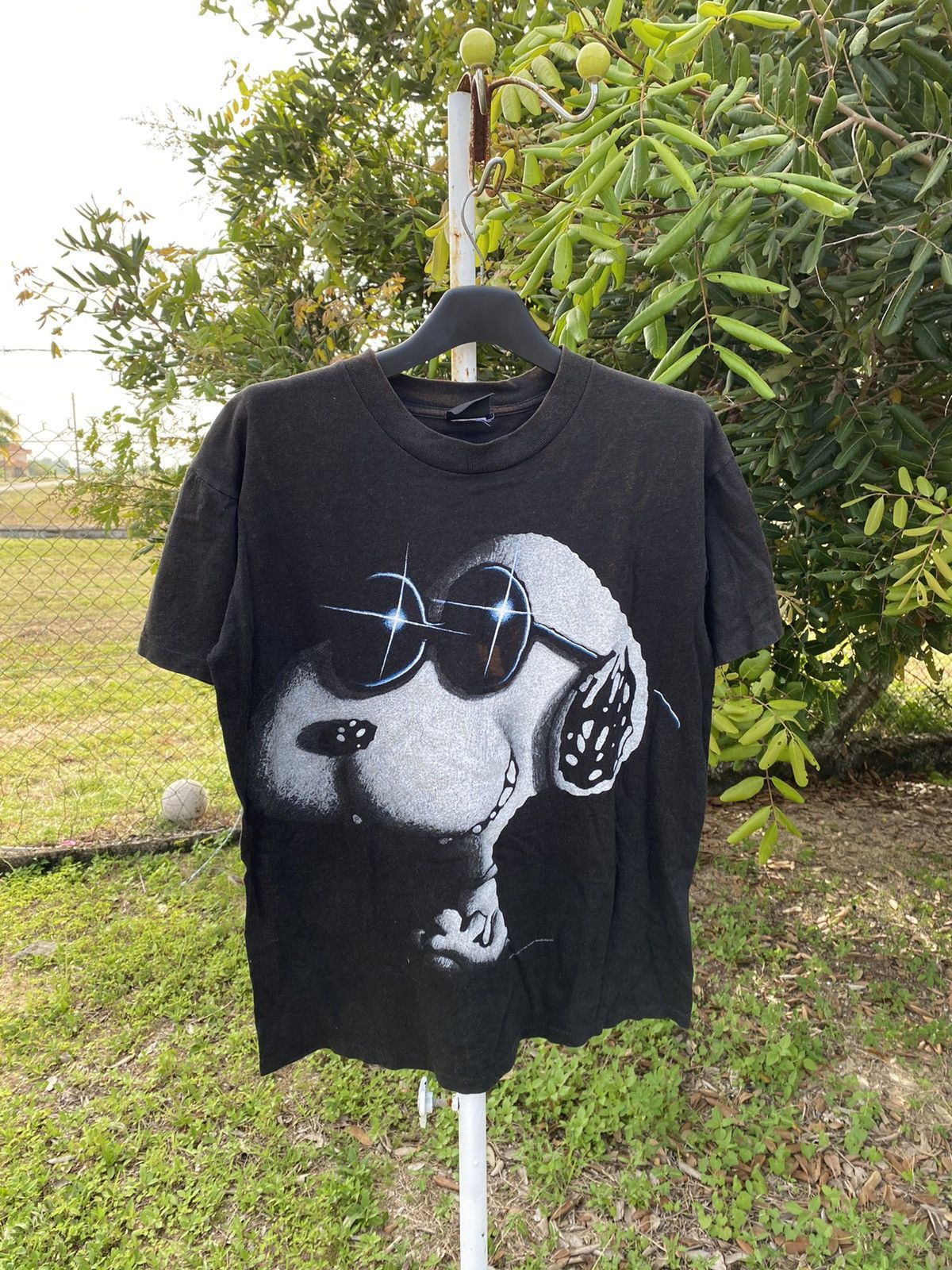 Vintage Vintage Distressed Snoppy T-shirt Size US L / EU 52-54 / 3 - 1 Thumbnail