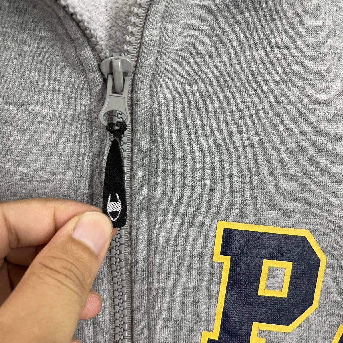 Champion × Japanese Brand × Vintage Vintage Champion Zipper Sweater Size M Size US M / EU 48-50 / 2 - 5 Thumbnail