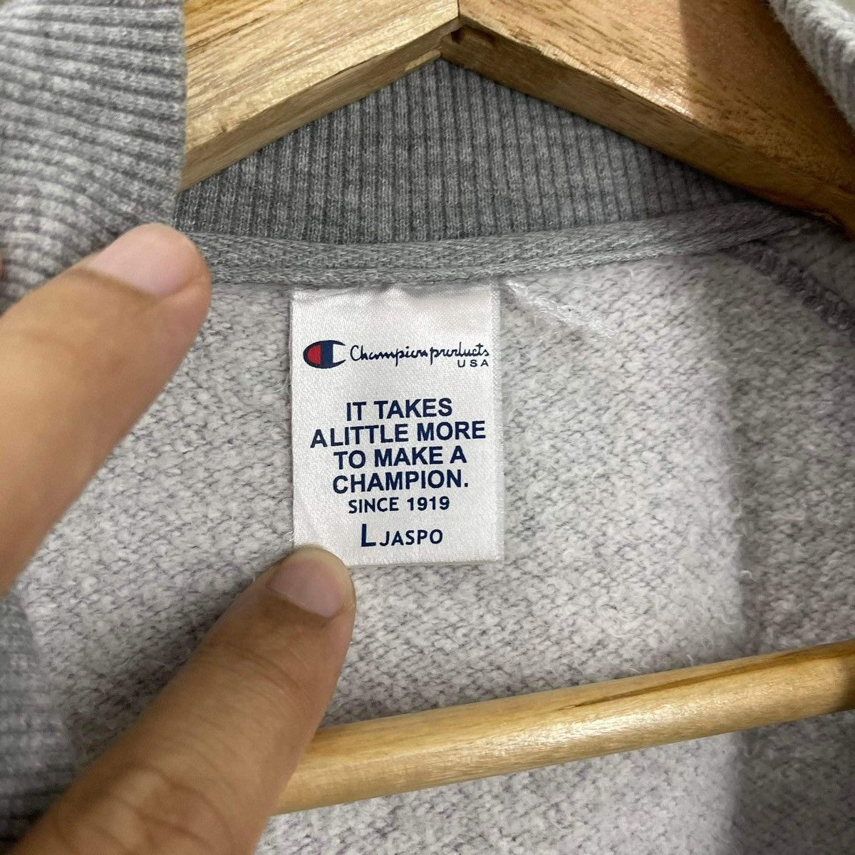 Champion × Japanese Brand × Vintage Vintage Champion Zipper Sweater Size M Size US M / EU 48-50 / 2 - 8 Thumbnail