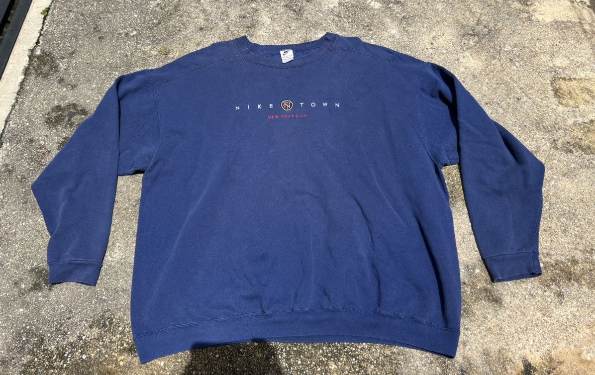 Vintage Vintage Nike Town New York Sweatshirt Size US XL / EU 56 / 4 - 1 Thumbnail