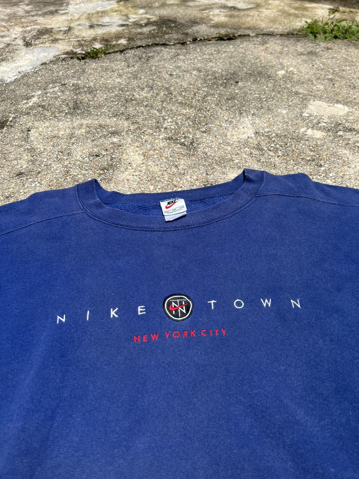 Vintage Vintage Nike Town New York Sweatshirt Size US XL / EU 56 / 4 - 3 Thumbnail