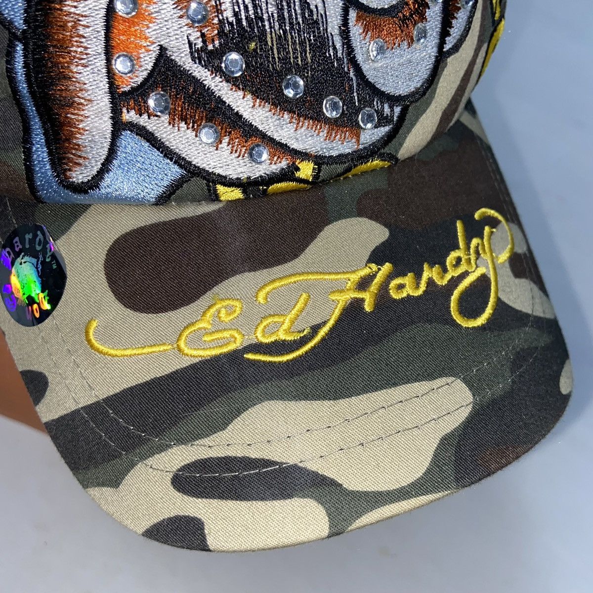 Ed Hardy ED HARDY ARCHIVE EMBROIDERED BULLDOG SWAROVSKI CAP - № 4140 Size ONE SIZE - 5 Thumbnail
