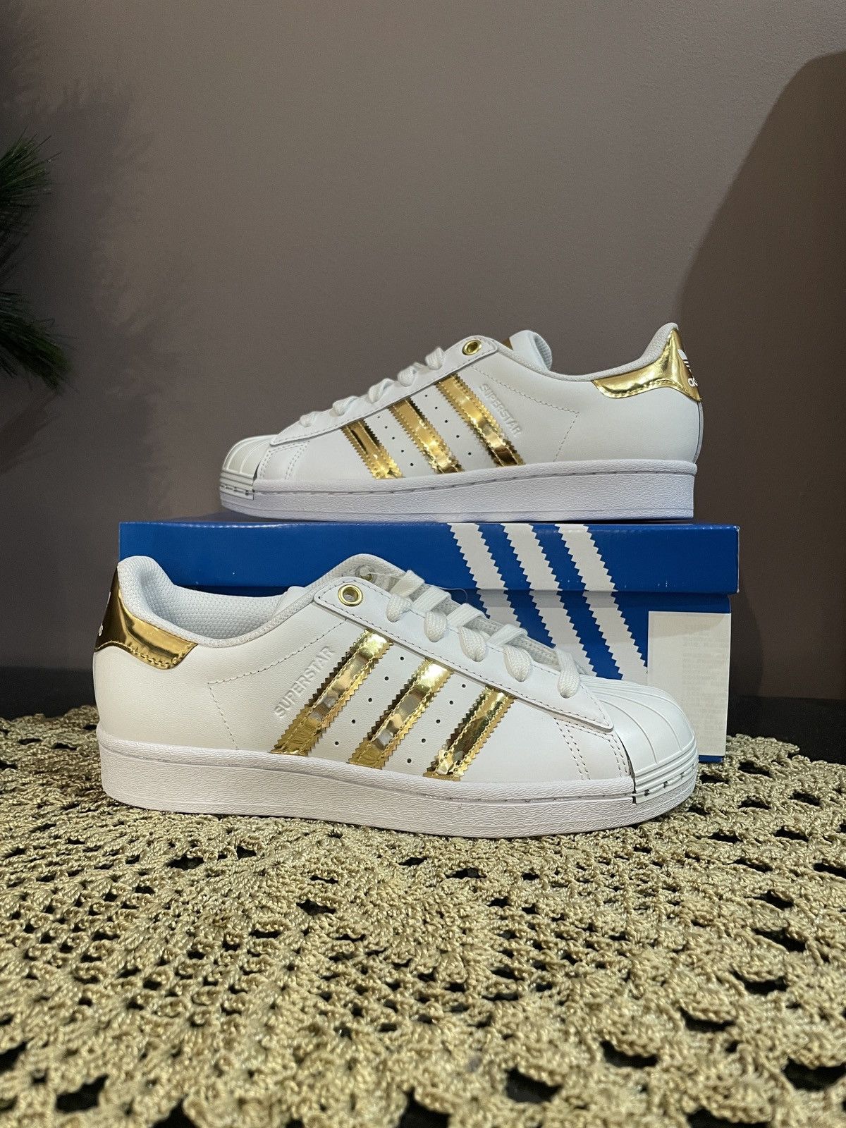 Adidas superstar metallic toe gold hotsell