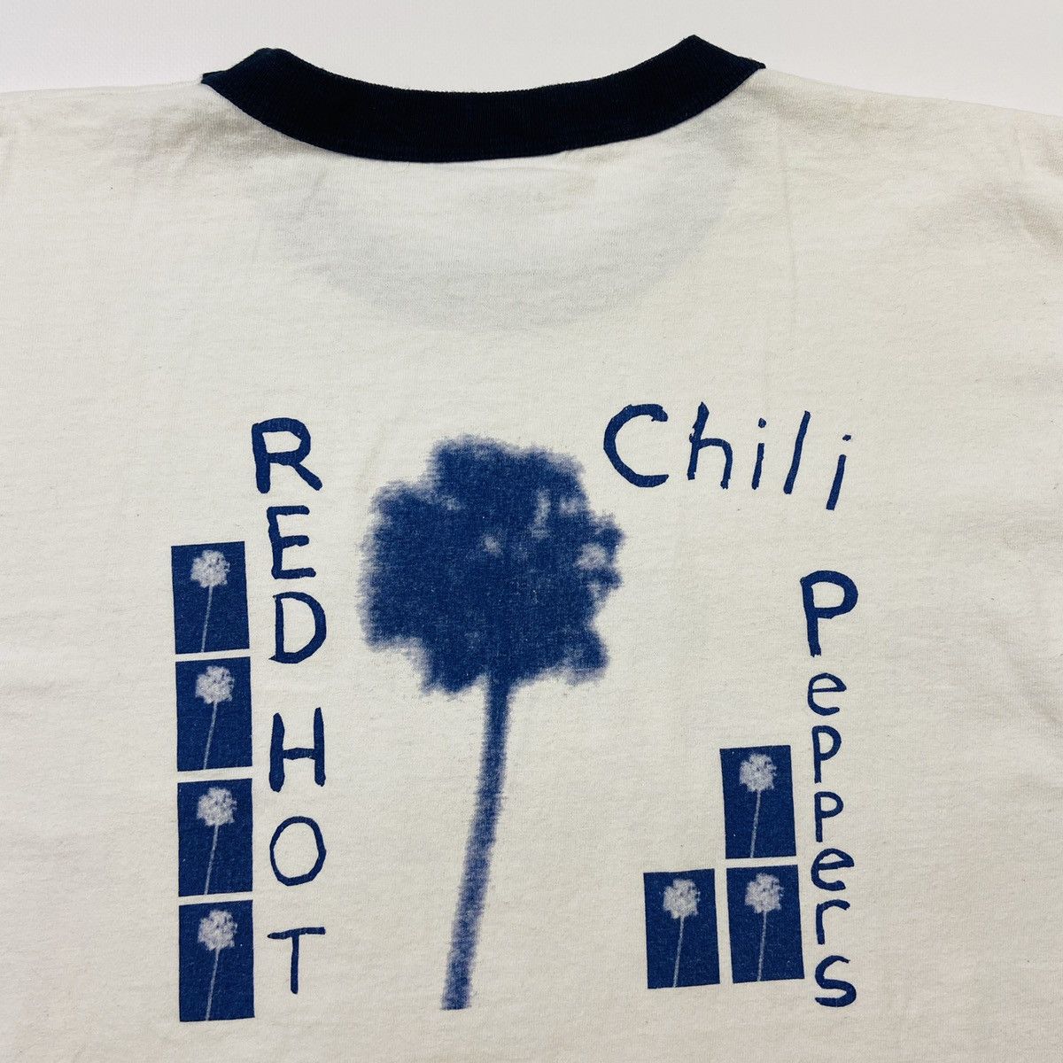 Band Tees 1990's RED HOT CHILLI PEPERS RARE ARCHIVE TEE - LOT № 16 Size US M / EU 48-50 / 2 - 4 Thumbnail