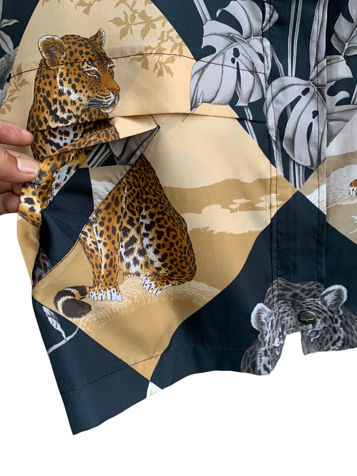 Salvatore Ferragamo Silk Salvatore Ferragamo Leopard Print Quited Coach Jacket Size S / US 4 / IT 40 - 8 Thumbnail