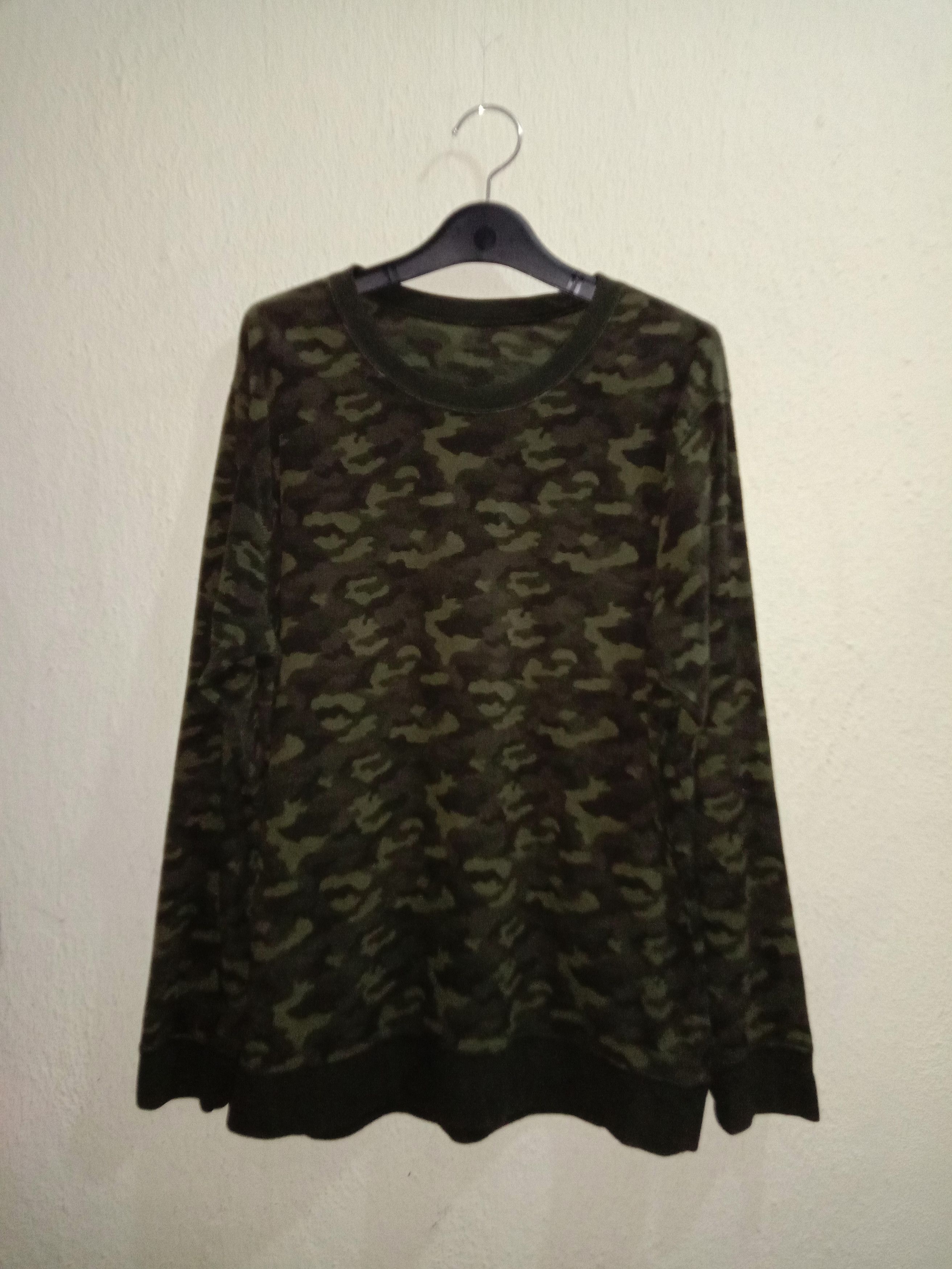 Uniqlo Uniqlo Camo Sweatshirt Size US XL / EU 56 / 4 - 1 Thumbnail