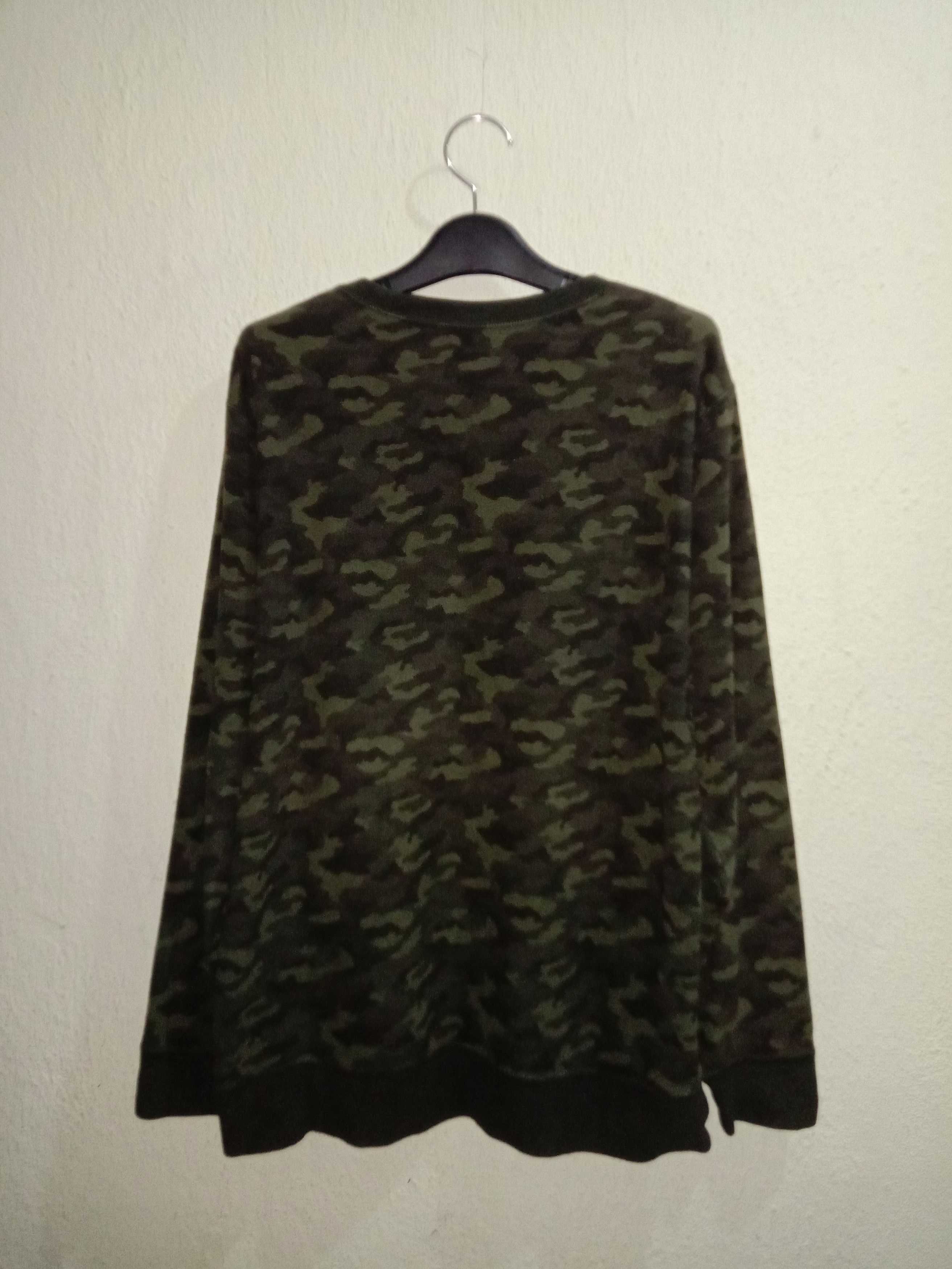 Uniqlo Uniqlo Camo Sweatshirt Size US XL / EU 56 / 4 - 2 Thumbnail