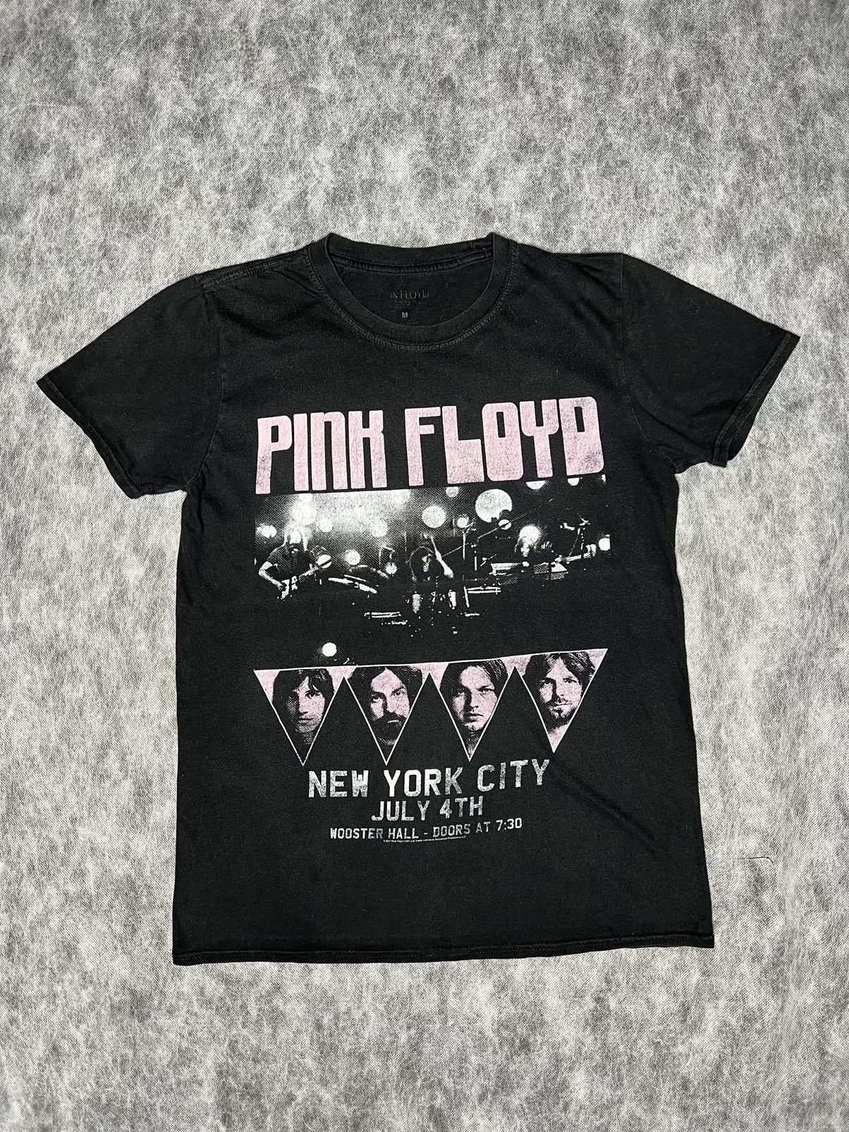 Band Tees PINK FLOYD 2017 Size US M / EU 48-50 / 2 - 1 Thumbnail