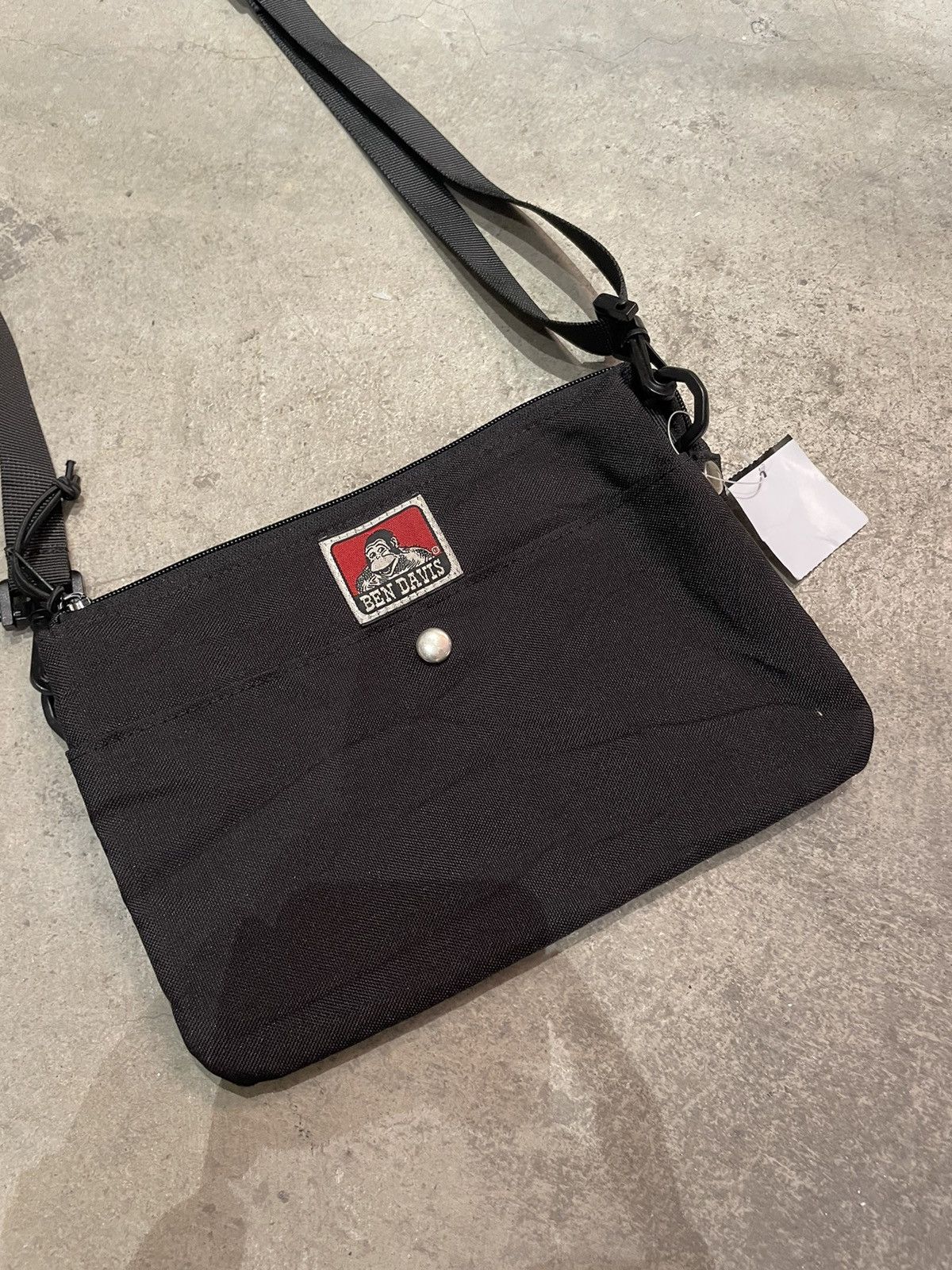 BEN DAVIS SLING BAG Accessories