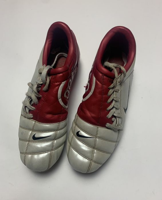 total 90 soccer boots