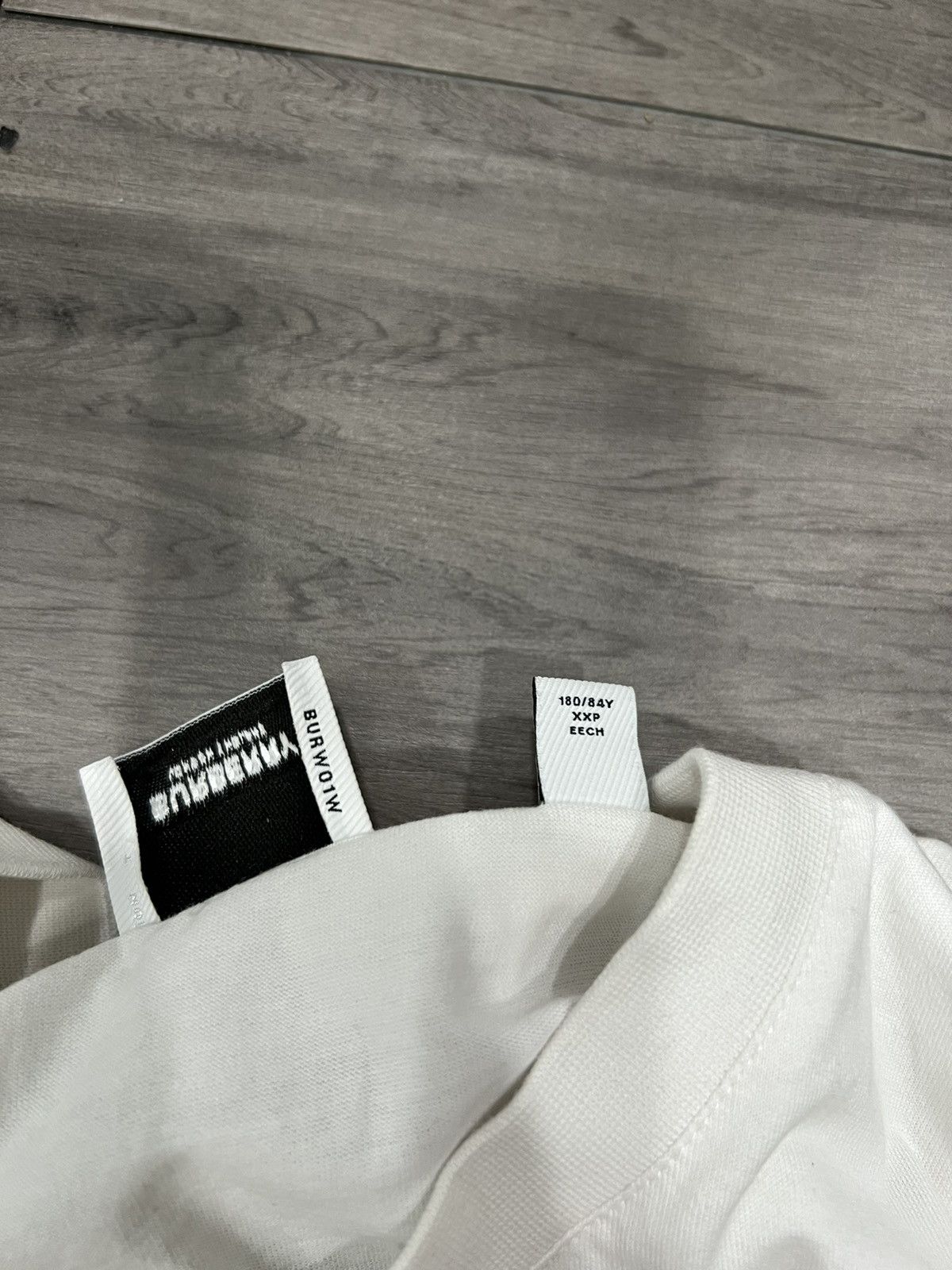 Burberry Burberry Chinese New Year T-Shirt Size US XS / EU 42 / 0 - 5 Thumbnail