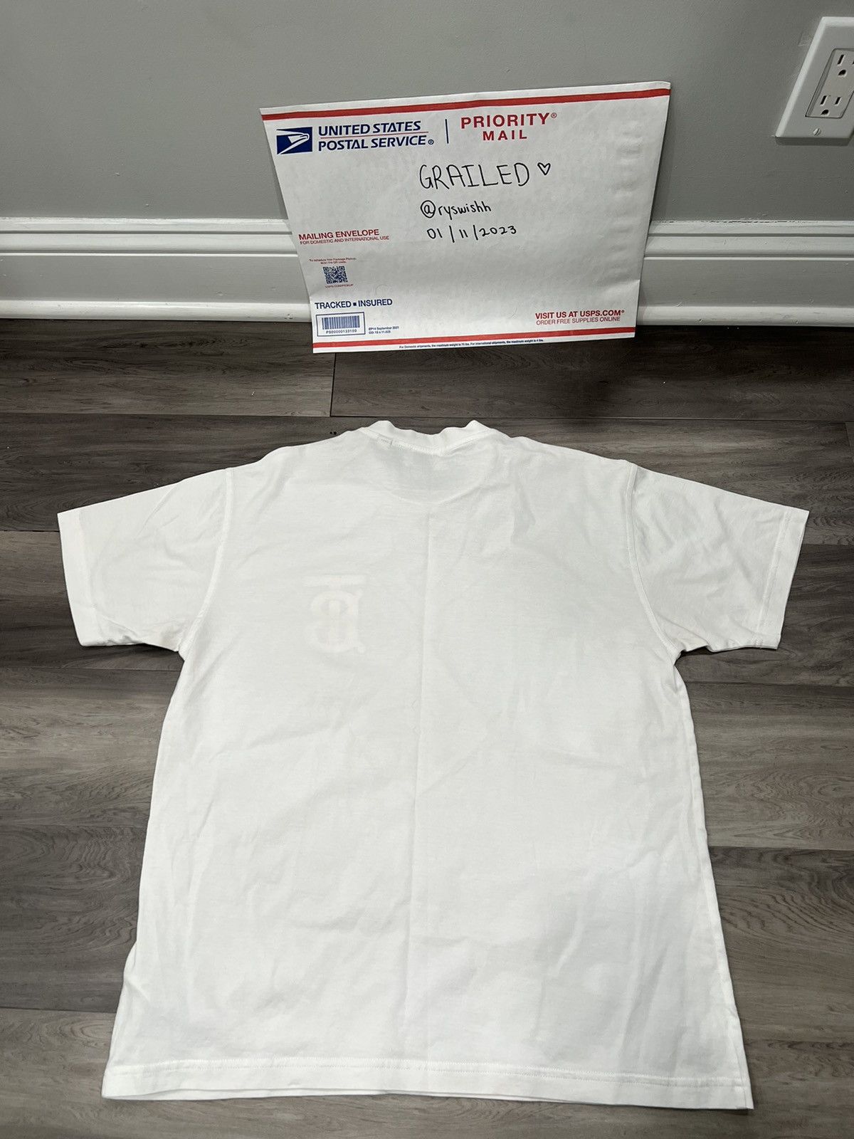 Burberry Burberry Chinese New Year T-Shirt Size US XS / EU 42 / 0 - 9 Thumbnail