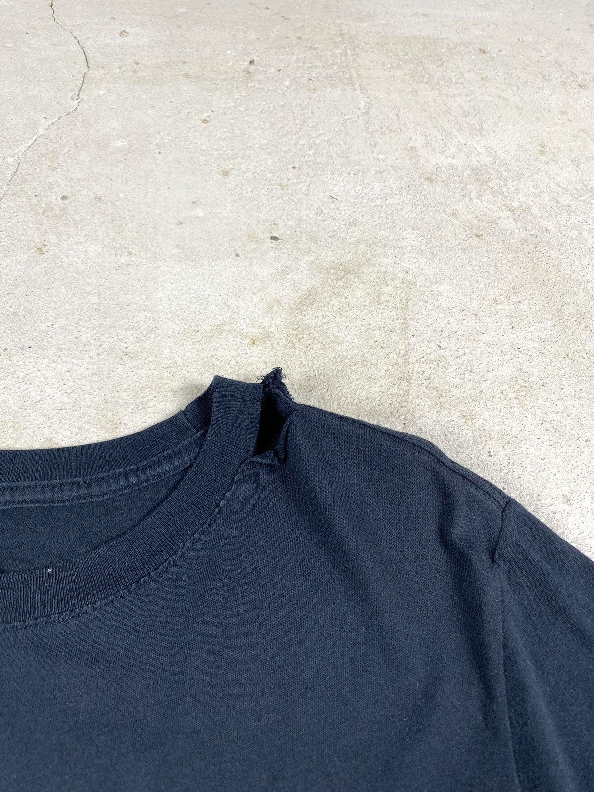Nike Y2K Vintage Nike T Shirt Distressed Size US S / EU 44-46 / 1 - 5 Thumbnail