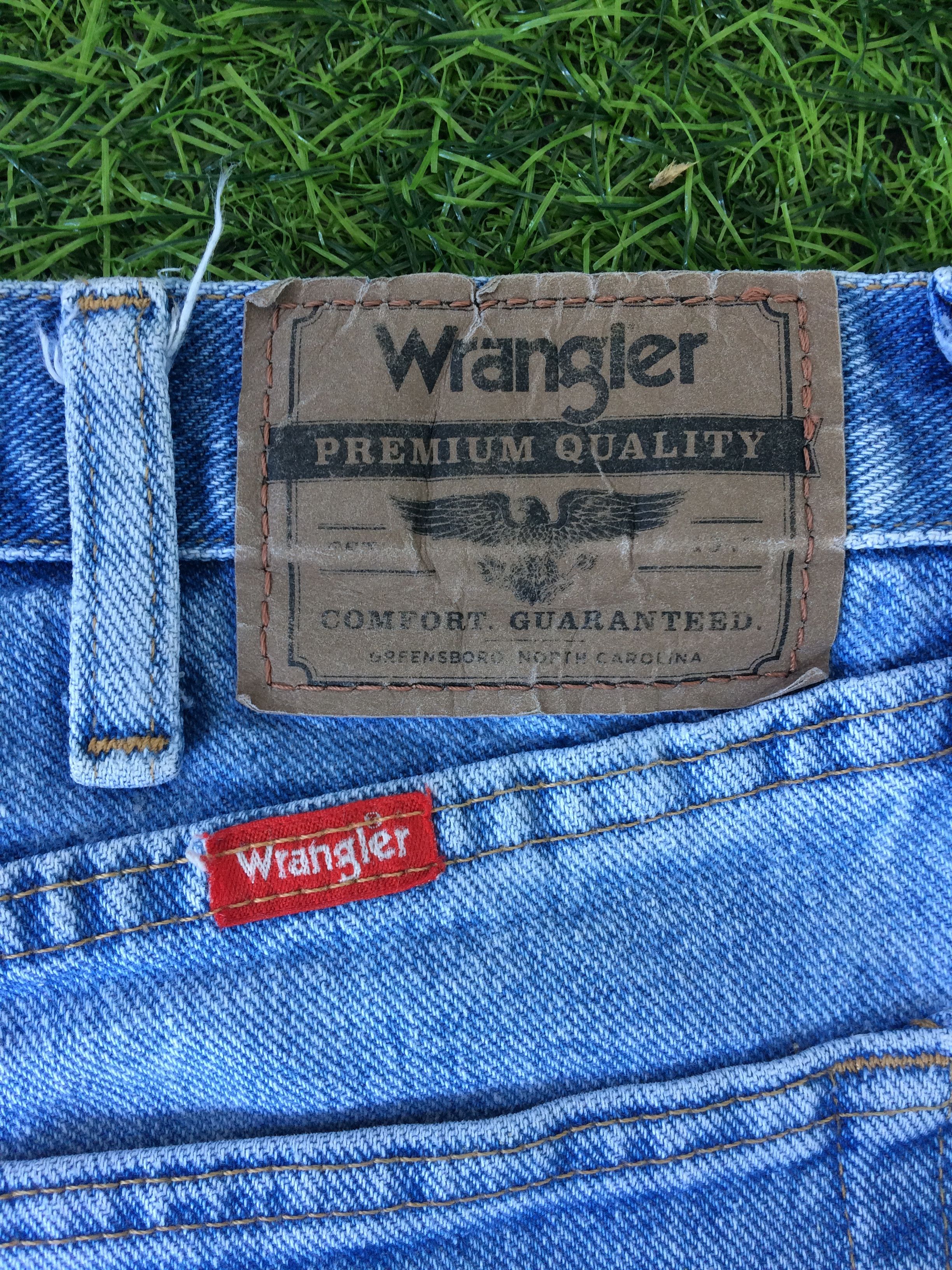 Wrangler Vintage Distressed Painted Jeans #B-466 Size US 33 - 11 Thumbnail