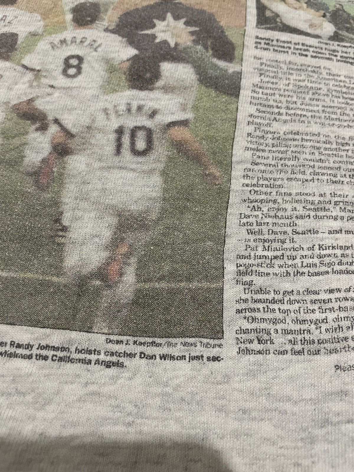 MLB Rare Seattle Mariners Newspaper Headline Champions Tee Size US XXL / EU 58 / 5 - 8 Thumbnail