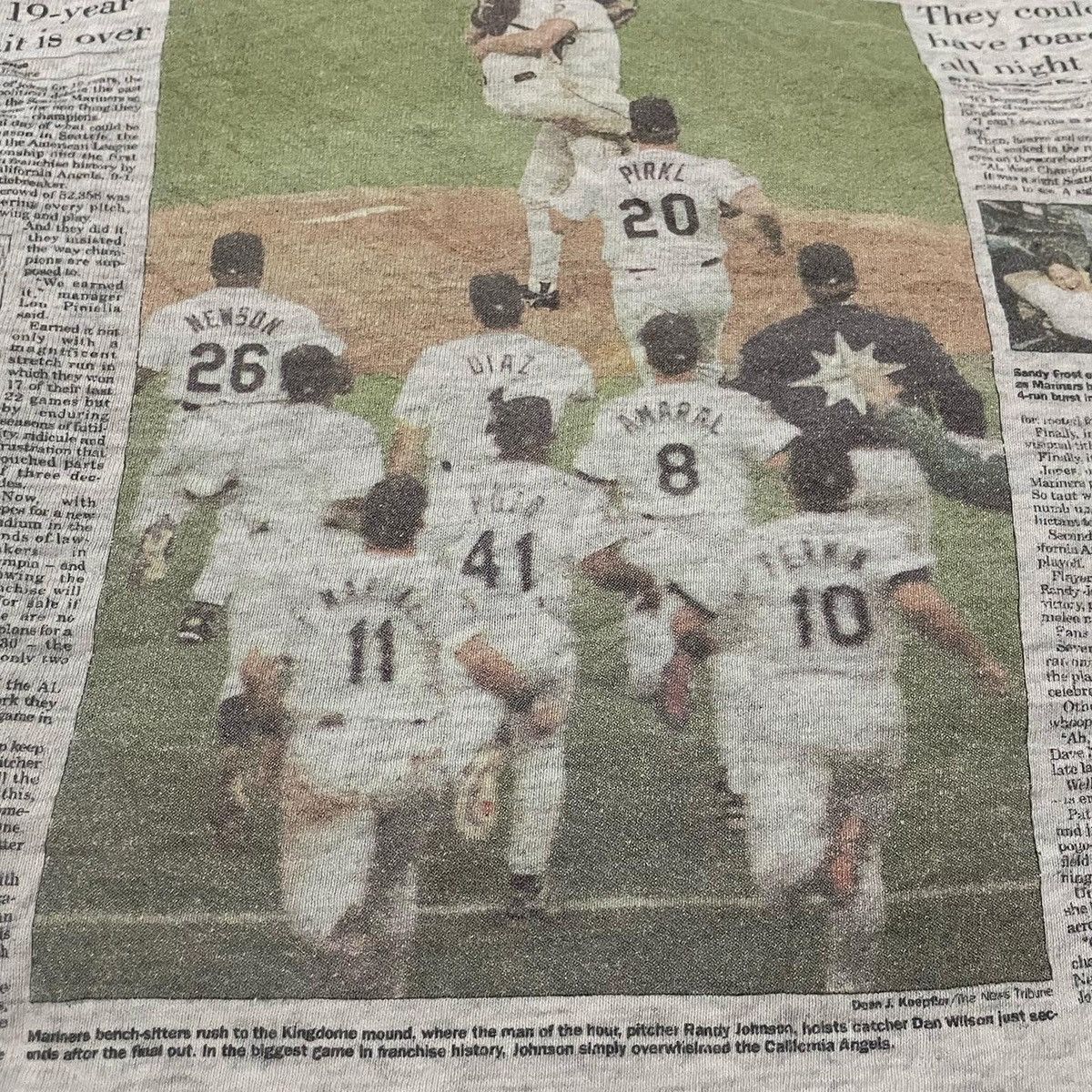 MLB Rare Seattle Mariners Newspaper Headline Champions Tee Size US XXL / EU 58 / 5 - 16 Thumbnail