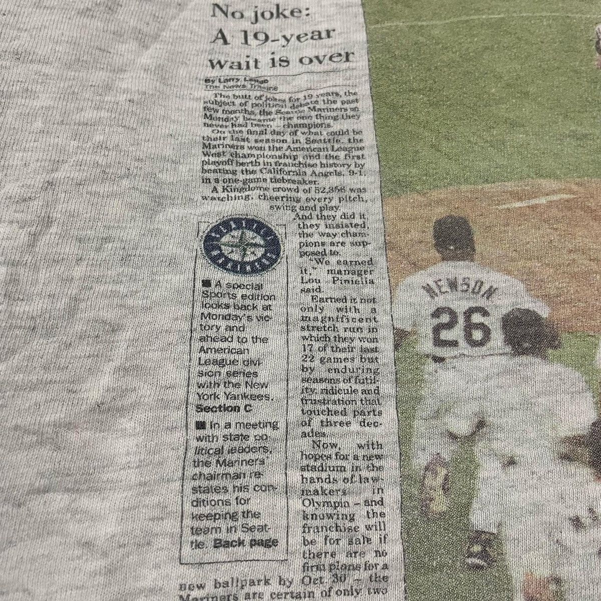 MLB Rare Seattle Mariners Newspaper Headline Champions Tee Size US XXL / EU 58 / 5 - 15 Thumbnail