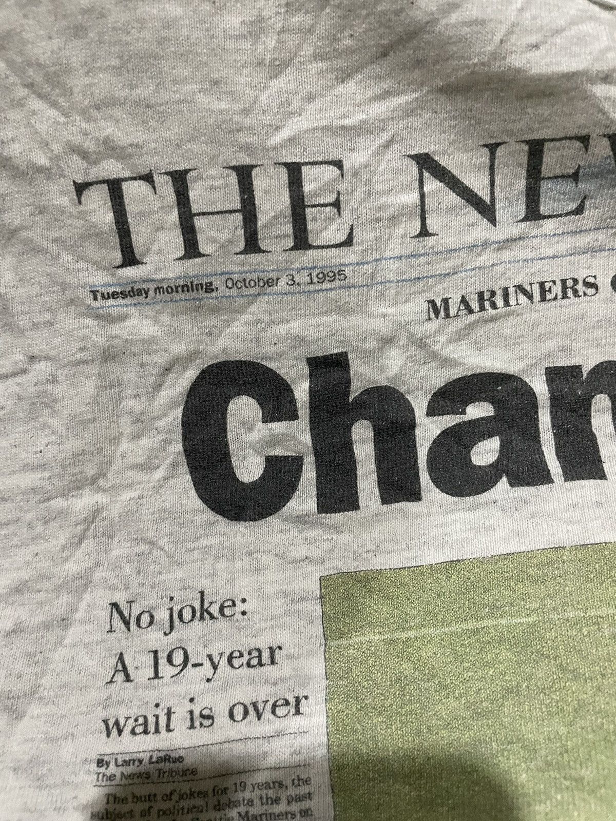 MLB Rare Seattle Mariners Newspaper Headline Champions Tee Size US XXL / EU 58 / 5 - 6 Thumbnail