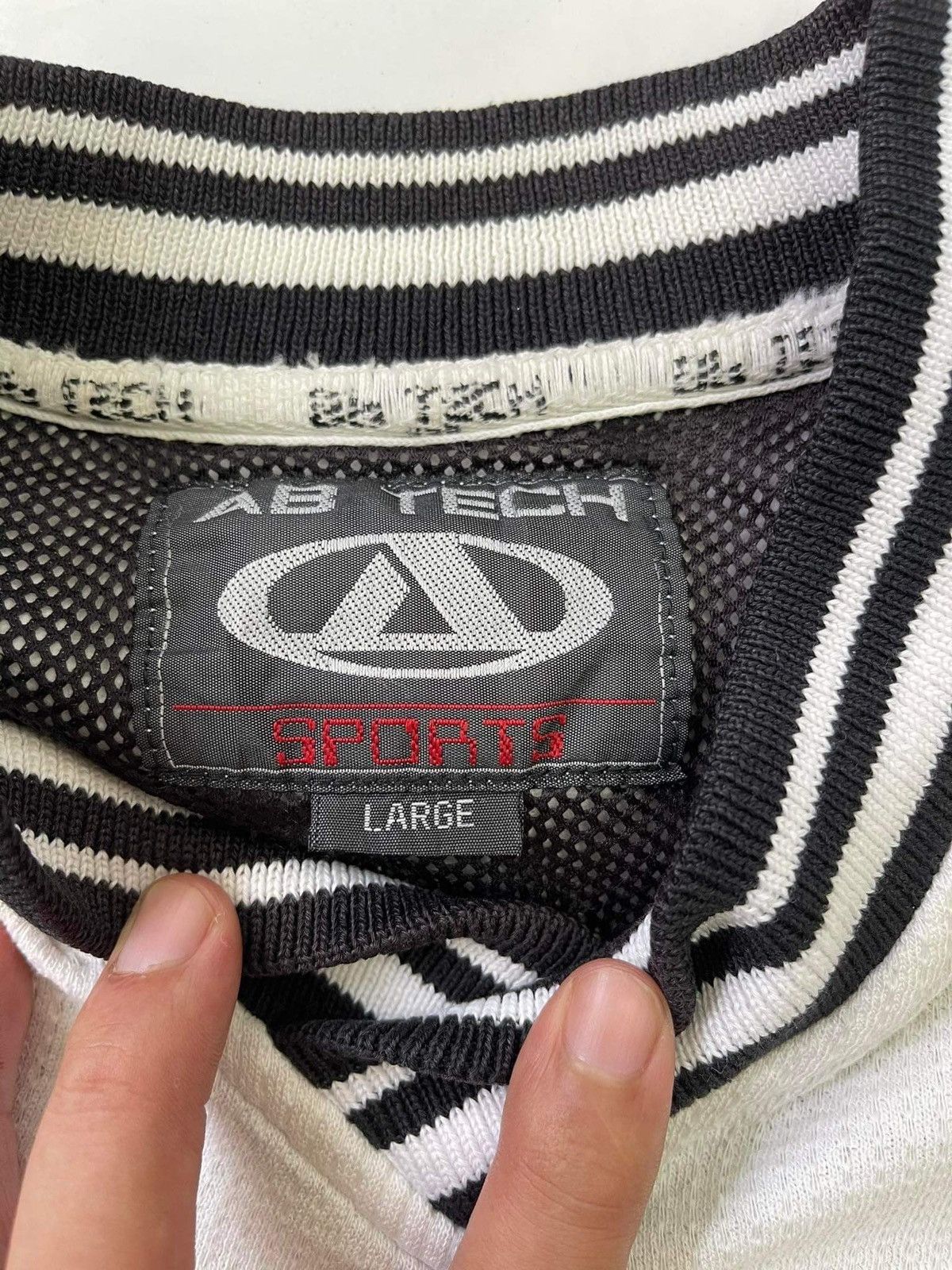 Vintage Vintage Ab-Tech Small Logo Embroidered Pullover Crewneck Size US L / EU 52-54 / 3 - 8 Thumbnail