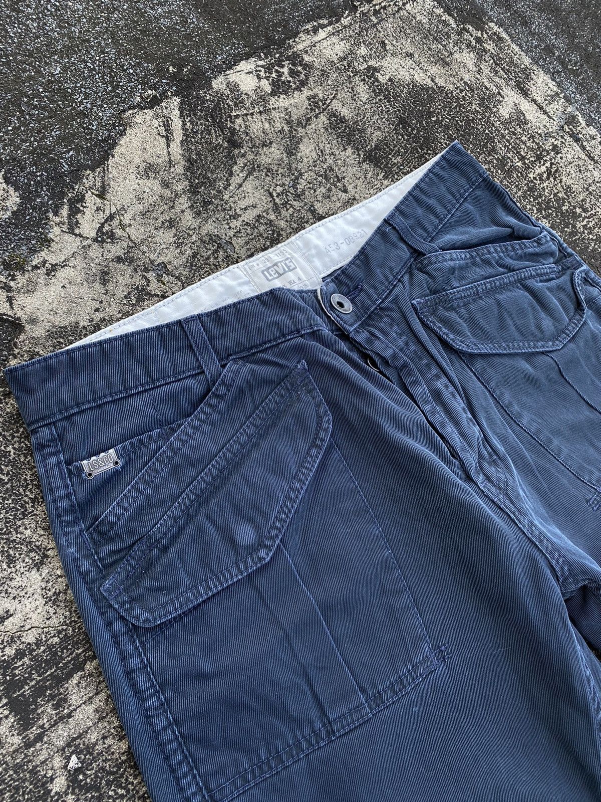 Vintage Levi’s Cargo Tactical Work Pants Pockets White Tab