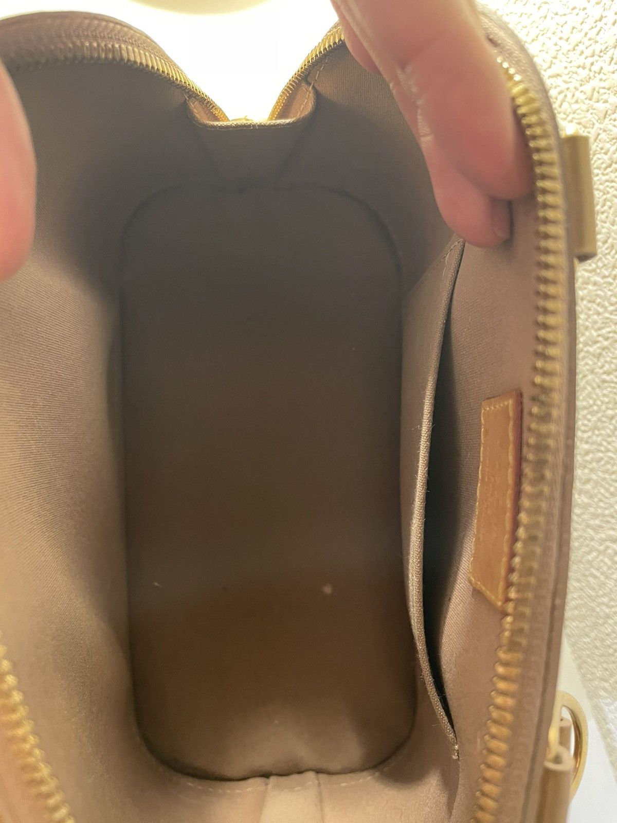 Louis Vuitton LOUIS VUITTON Alma Monogram Vernis Handbag Size ONE SIZE - 7 Thumbnail