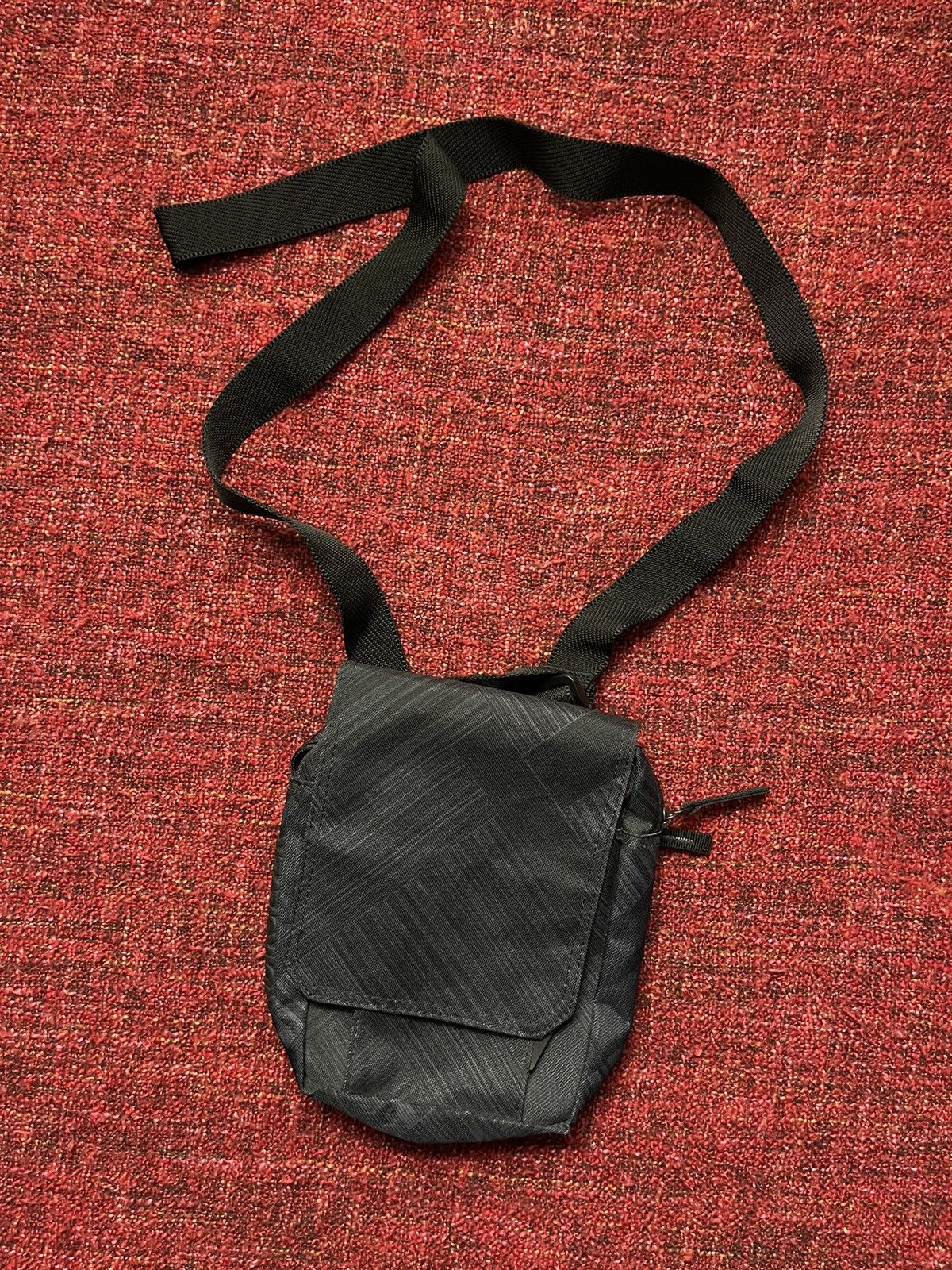 Quiksilver × Vintage Quiksilver vtg Y2K crossbody bag Size ONE SIZE - 1 Thumbnail