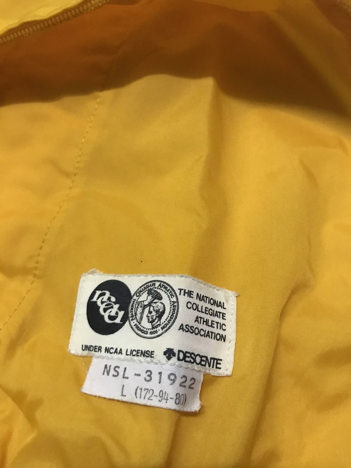 Vintage Vintage UCLA nylon jacket Size US L / EU 52-54 / 3 - 4 Thumbnail