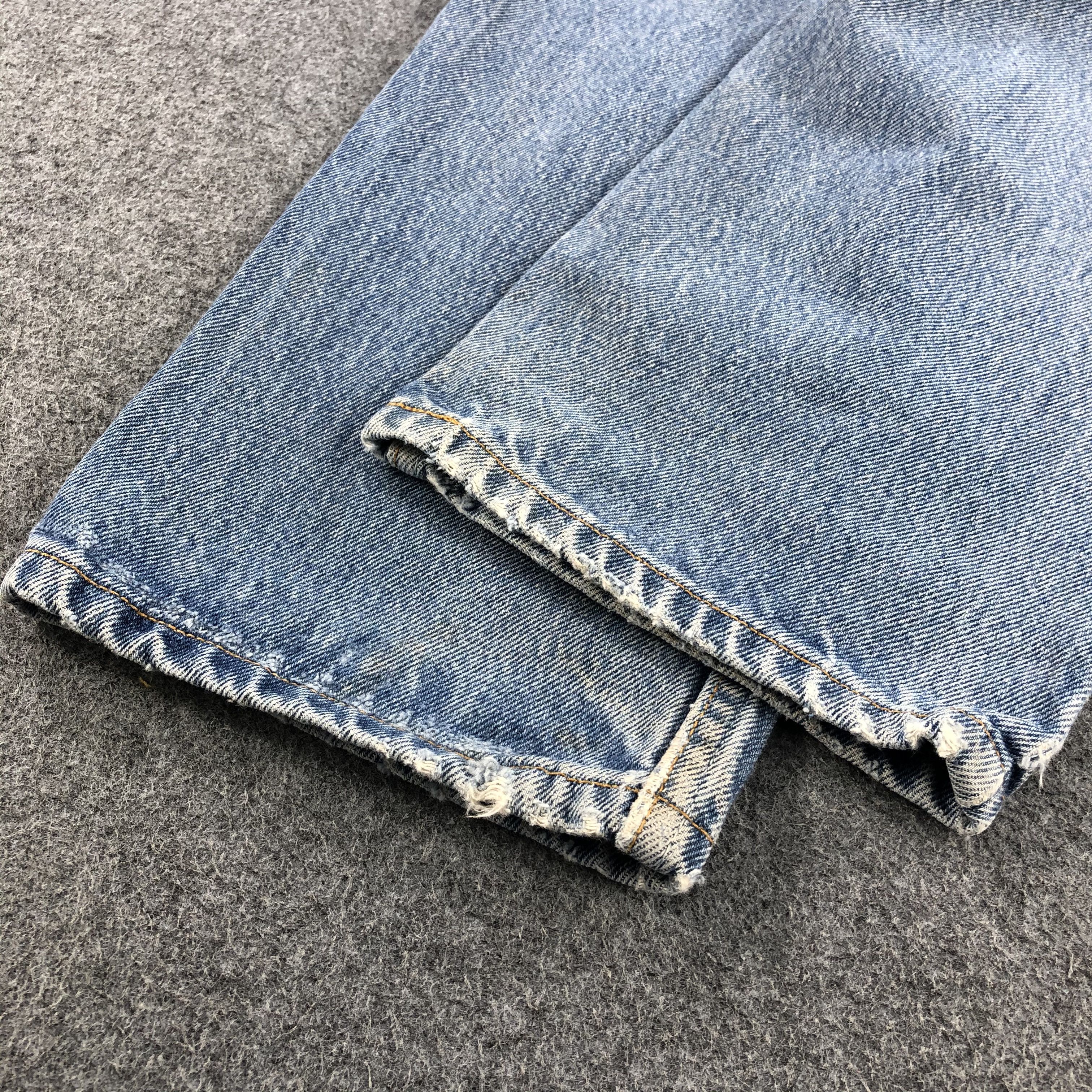 Levi's W24 Vintage Levis 550 Jeans Faded Blue Denim 24 x 25 -J960 Size US 26 / EU 42 - 5 Thumbnail