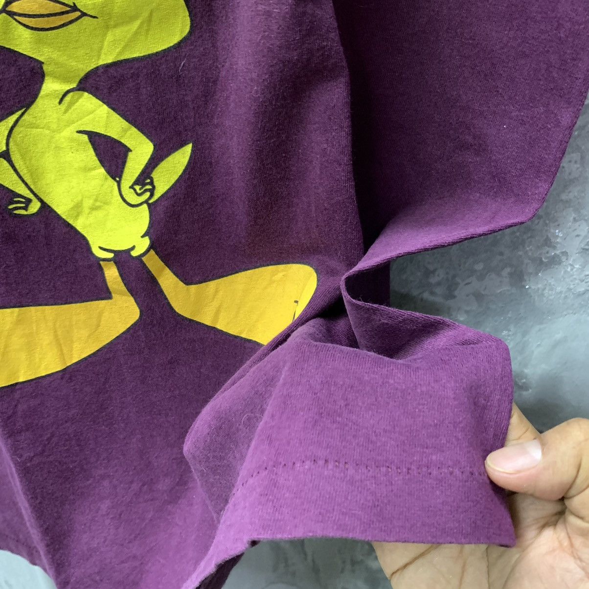Vintage × Warner Bros Vintage 90s Warner Bros Tweety Crewneck Tee Size US M / EU 48-50 / 2 - 7 Thumbnail