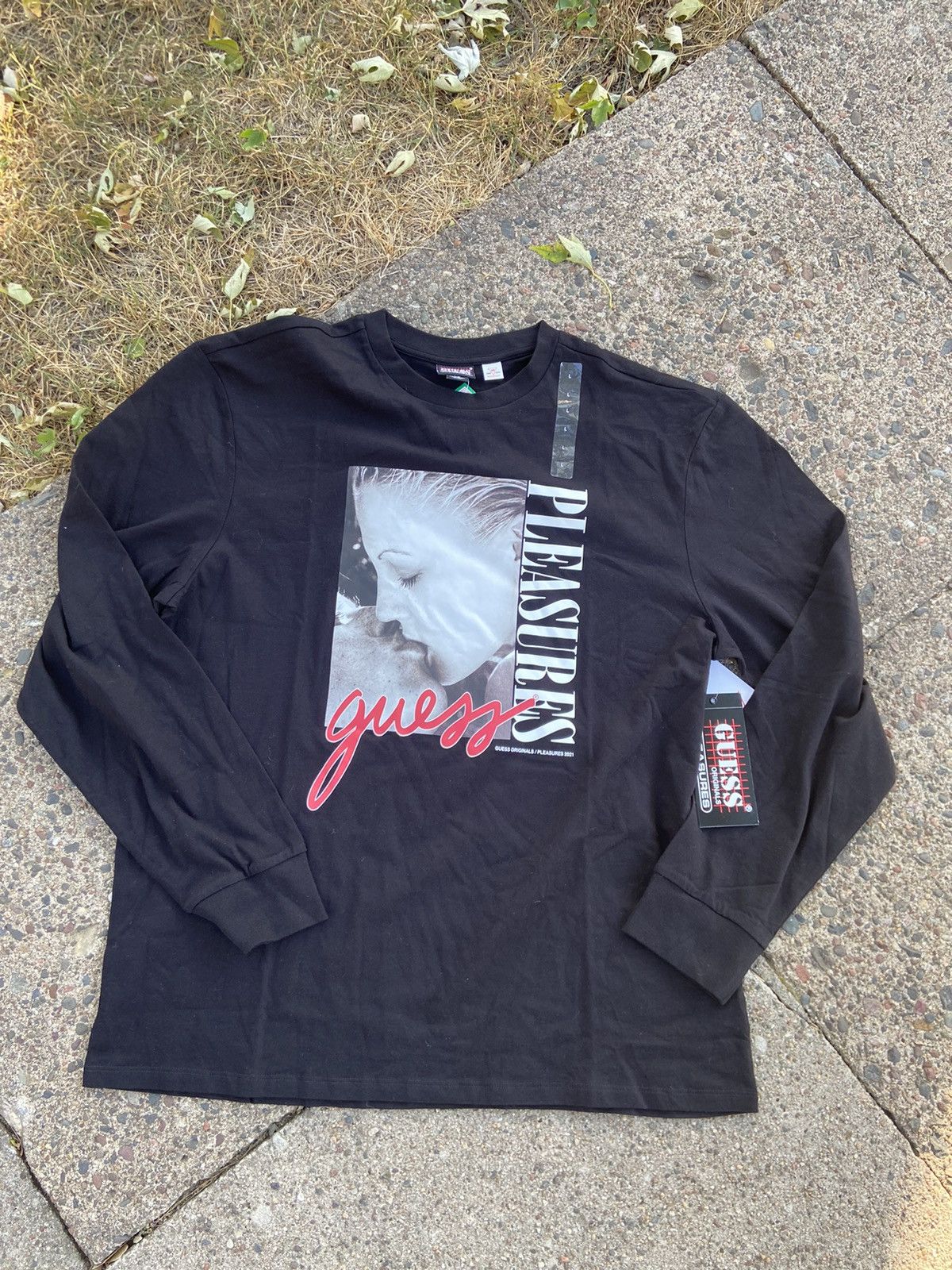 Guess × Pleasures Guess x Pleasures Kiss Tee Size US L / EU 52-54 / 3 - 1 Thumbnail