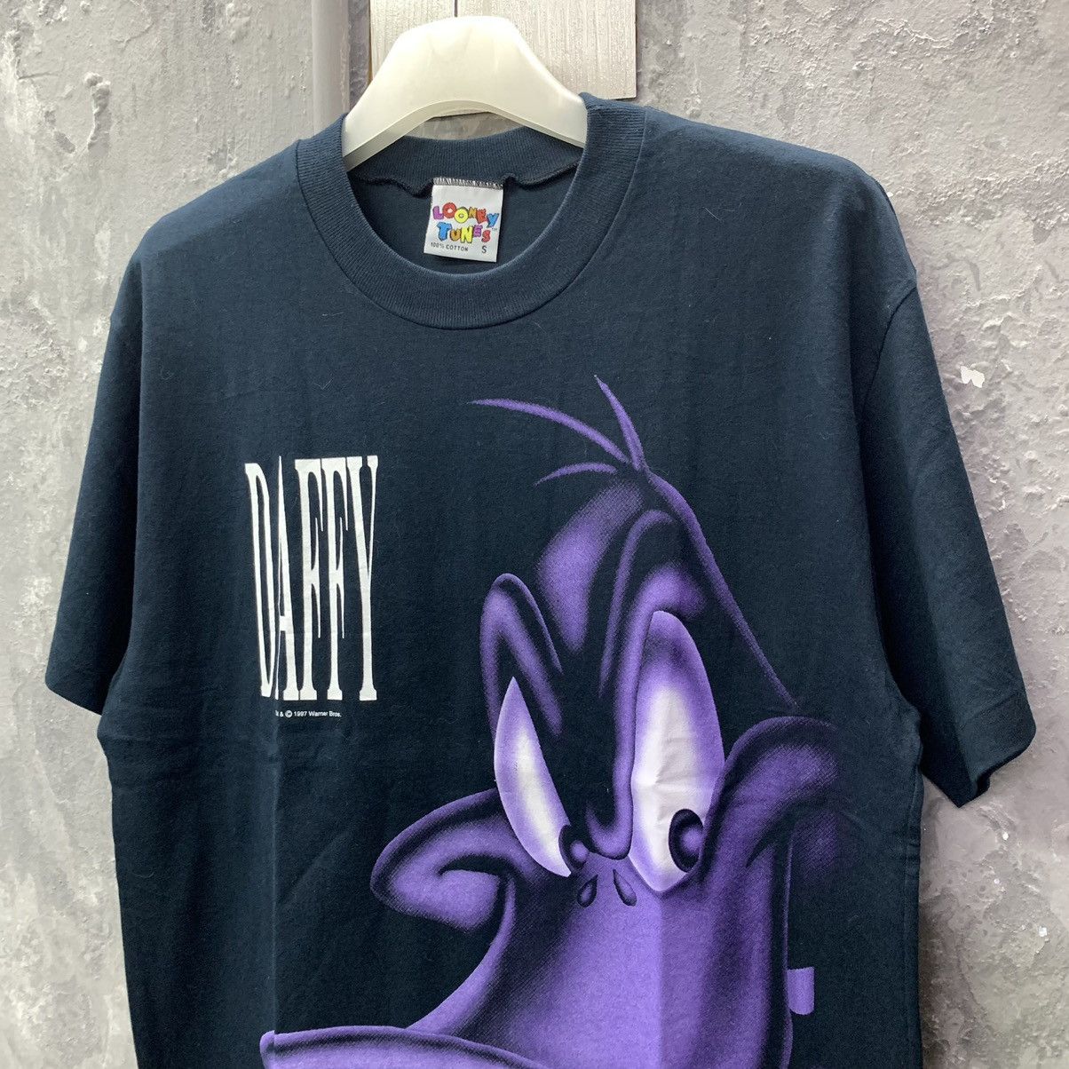 Vintage × Warner Bros Vintage 90s Warner Bros Daffy Crewneck Tee Size US S / EU 44-46 / 1 - 3 Thumbnail