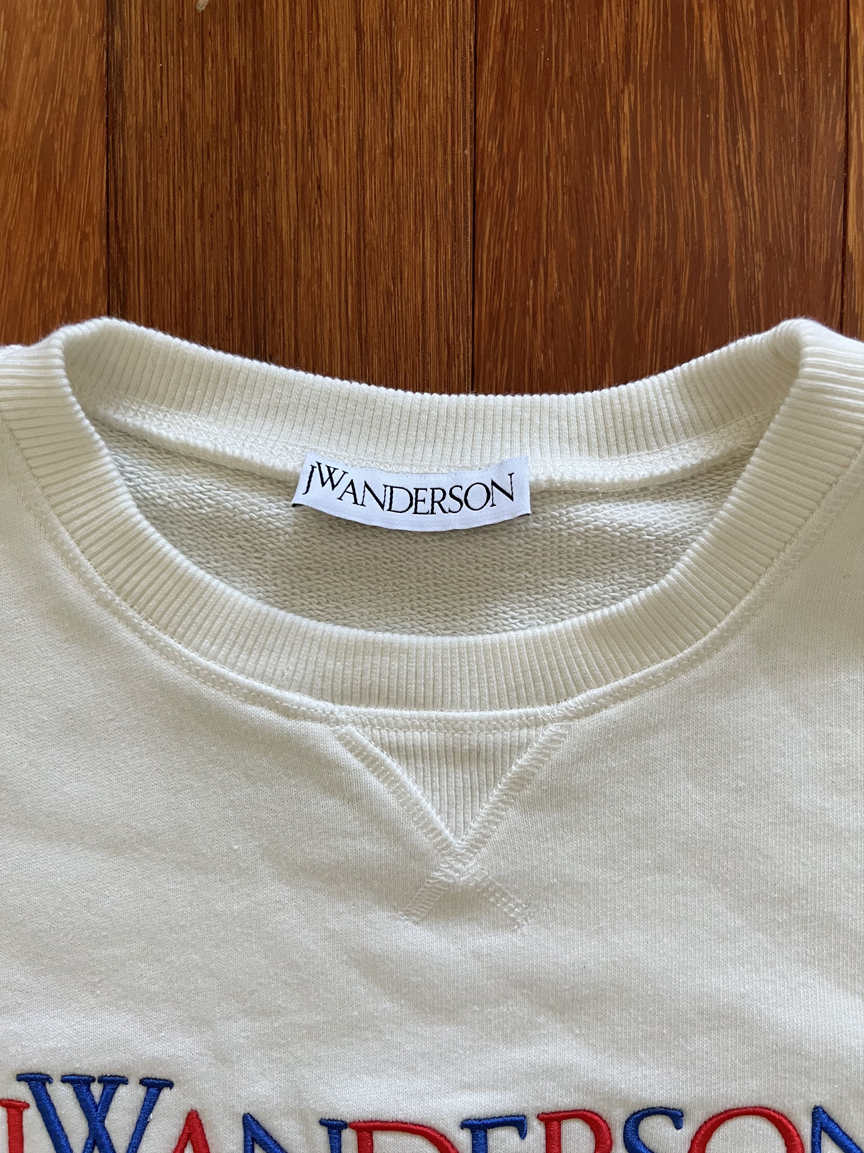 JW Anderson 💚 SS18 JW Anderson Embroidered Logo Crewneck Off White Size US M / EU 48-50 / 2 - 4 Thumbnail
