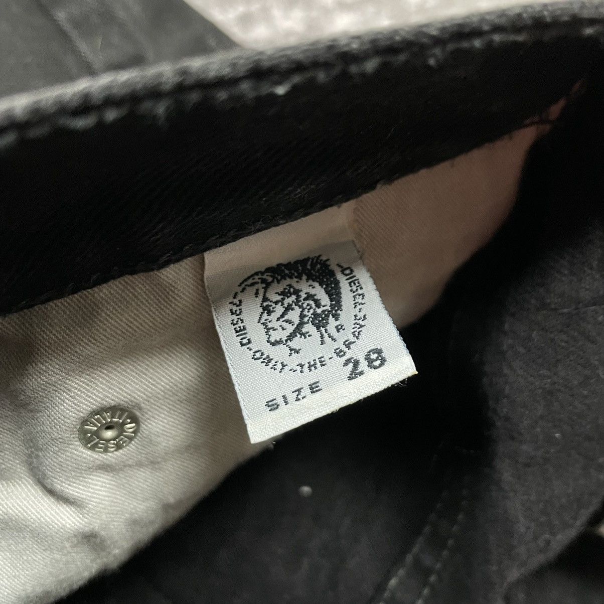 Diesel Vintage 90’s Diesel Black Basic Jeans Made in Italy Size US 28 / EU 44 - 14 Thumbnail