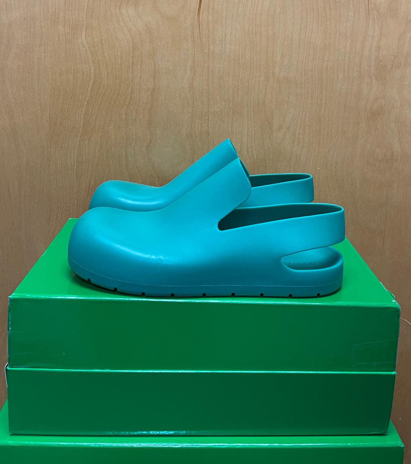 Bottega Veneta Puddle Sandal in Matt Rubber in Acid Turquoise Size US 9 / EU 42 - 2 Thumbnail