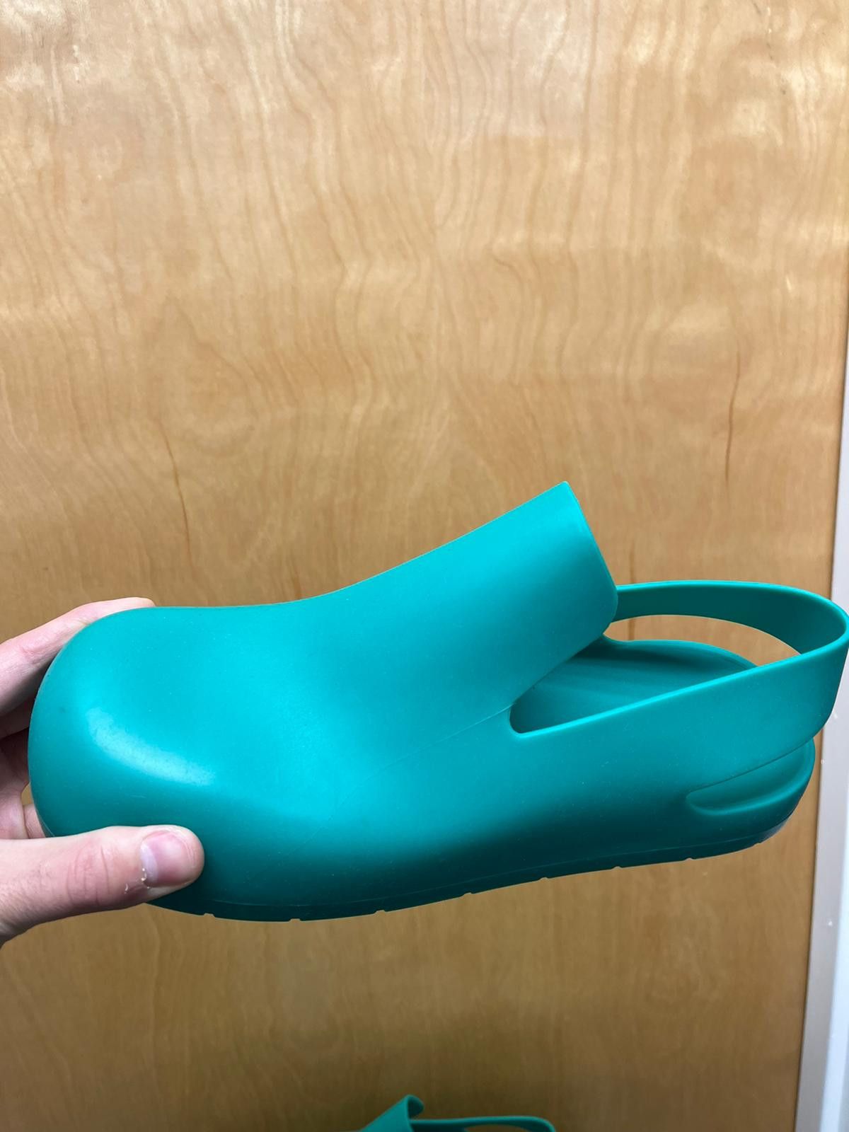 Bottega Veneta Puddle Sandal in Matt Rubber in Acid Turquoise Size US 9 / EU 42 - 3 Thumbnail